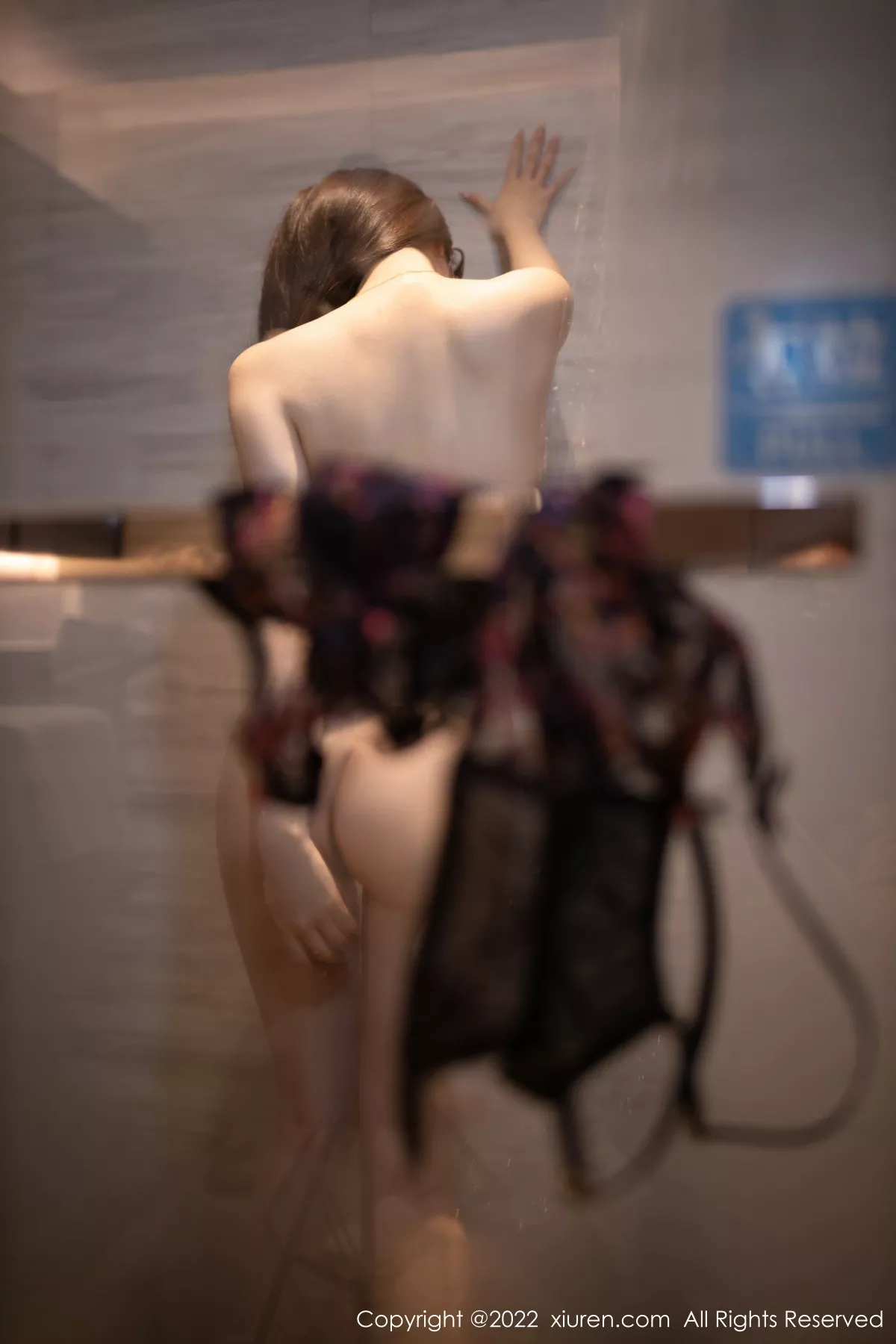 秀人集.com_[XiuRen秀人网]No.5913_模特鱼子酱Fish白色轻透上衣配性感红短裙露蕾丝内衣诱惑写真80P