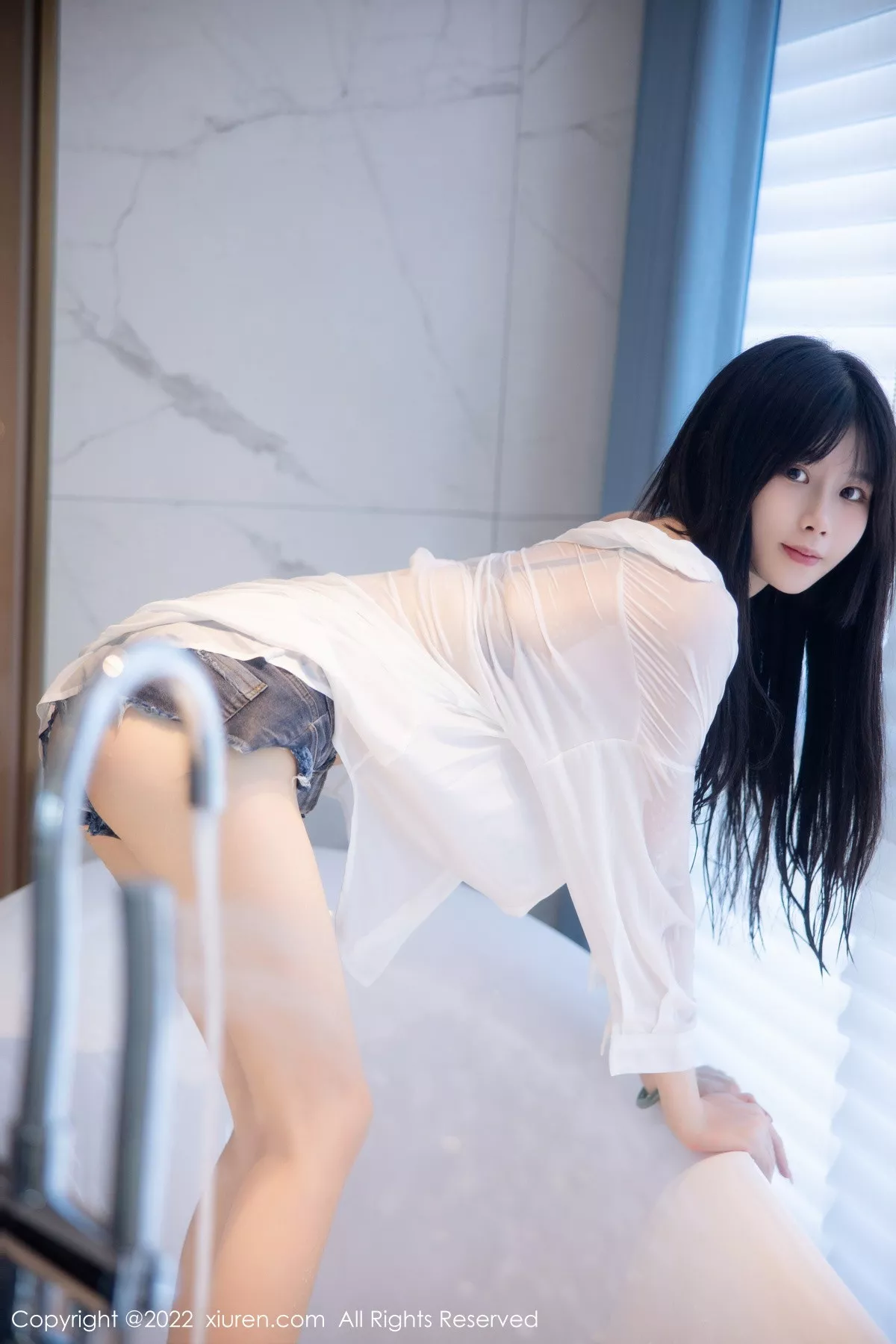 秀人集.com_[XiuRen秀人网]No.5909_模特77qiqi私房浴室脱性感白T露浅蓝色蕾丝内衣迷人诱惑写真85P