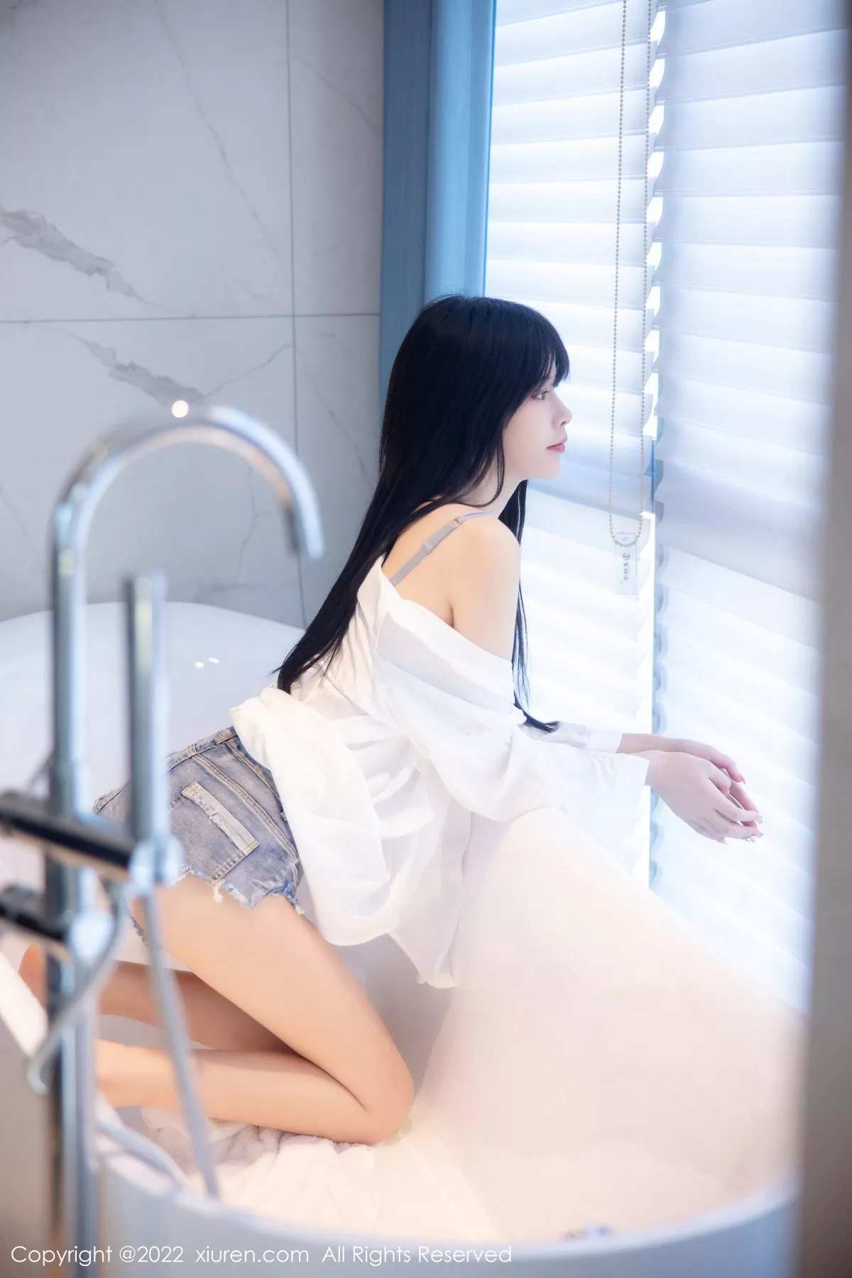秀人集.com_[XiuRen秀人网]No.5909_模特77qiqi私房浴室脱性感白T露浅蓝色蕾丝内衣迷人诱惑写真85P
