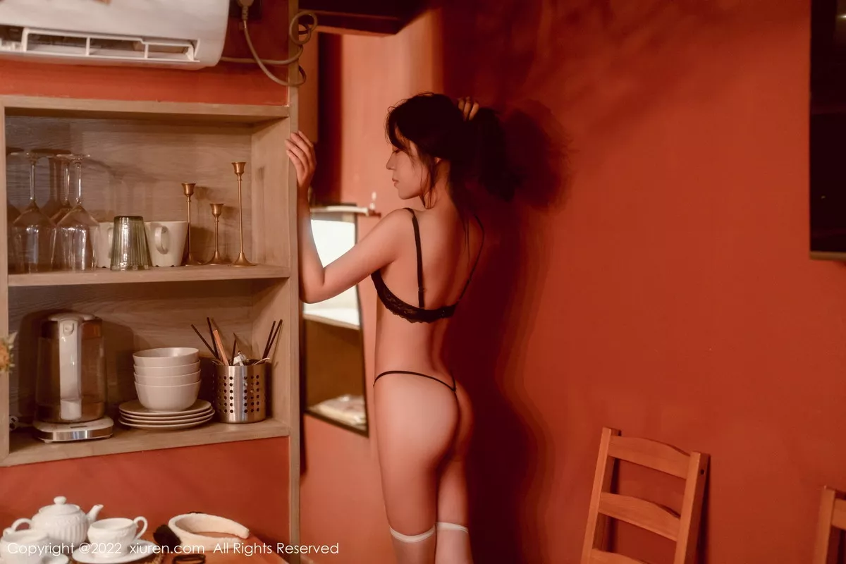 秀人集.com_[XiuRen秀人网]No.5923_模特露露luncy酒店场景黑色蕾丝内衣秀曼妙身姿撩人诱惑写真68P