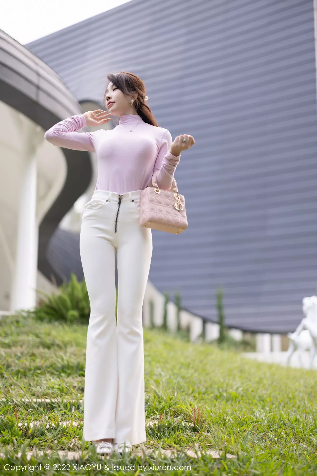 秀人集.com_[XiaoYu画语界]Vol.914_女神徐莉芝Booty浅紫色收身上衣半脱露豹纹内衣惹火诱惑写真82P