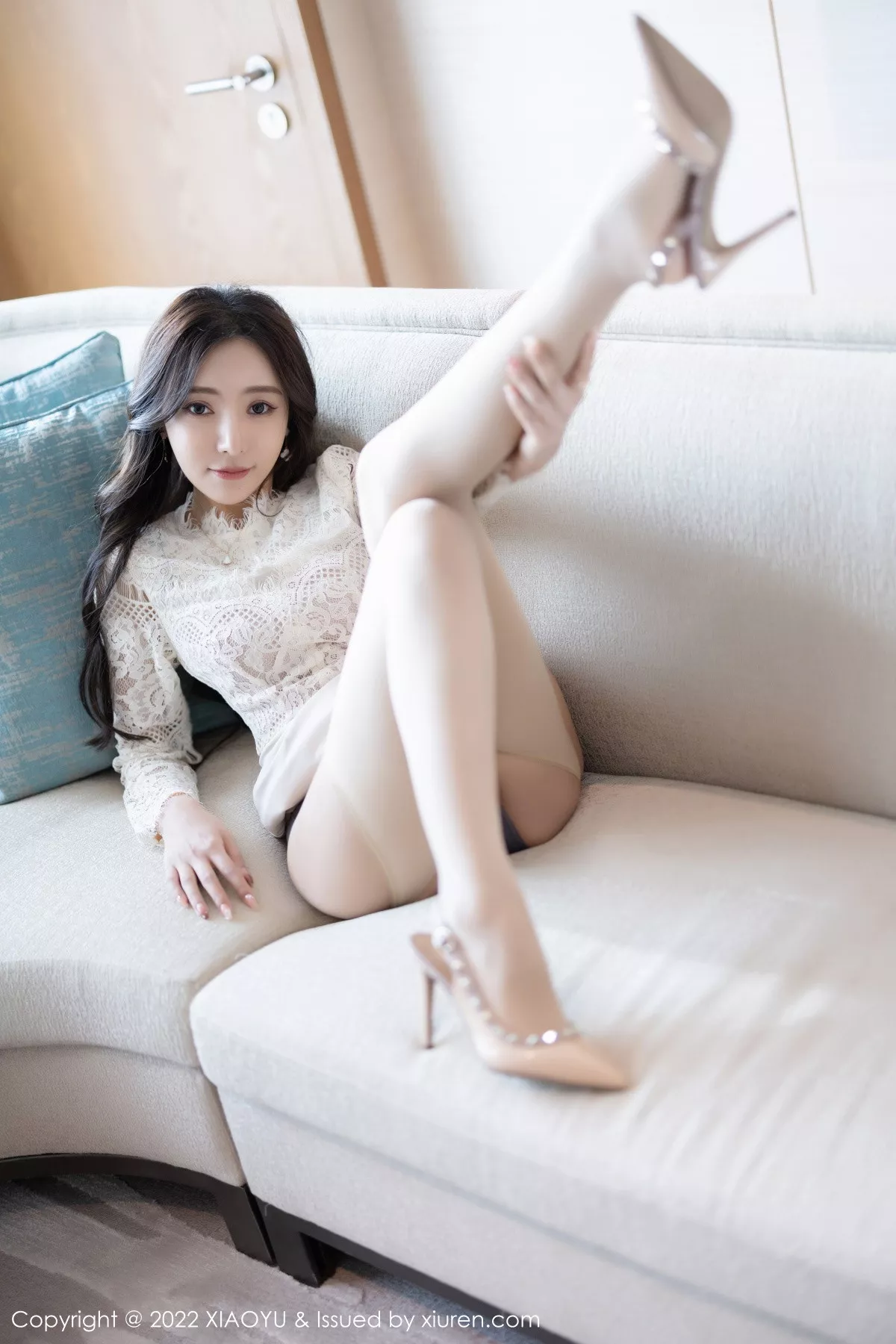 秀人集.com_[XiaoYu画语界]Vol.936_女神王馨瑶yanni都市丽人装扮性感紫色内衣配开档肉丝诱惑写真73P