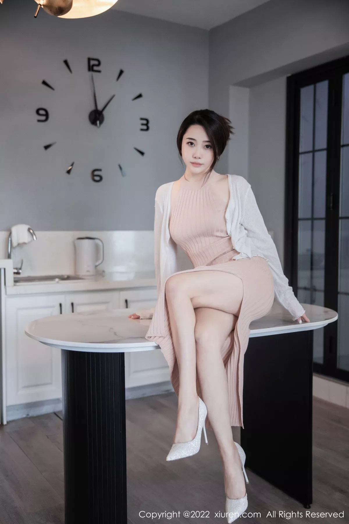 秀人集.com_[XiuRen秀人网]No.6066_模特严利娅Yuliya性感粉色开叉连衣长裙秀白嫩美腿撩人诱惑写真55P