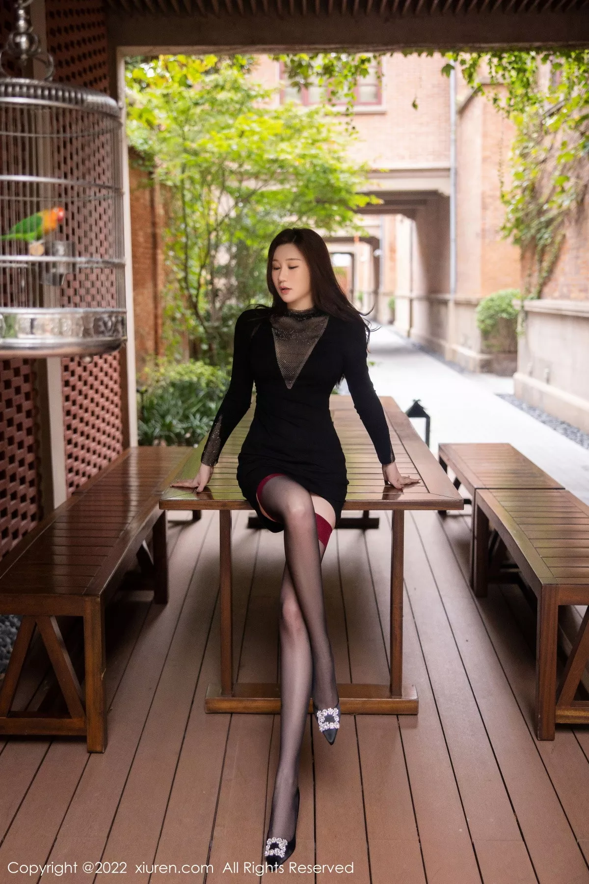 秀人集.com_[XiuRen秀人网]No.6069_模特顾乔楠Cora性感黑色收身连衣短裙半脱露黑色内衣诱惑写真87P