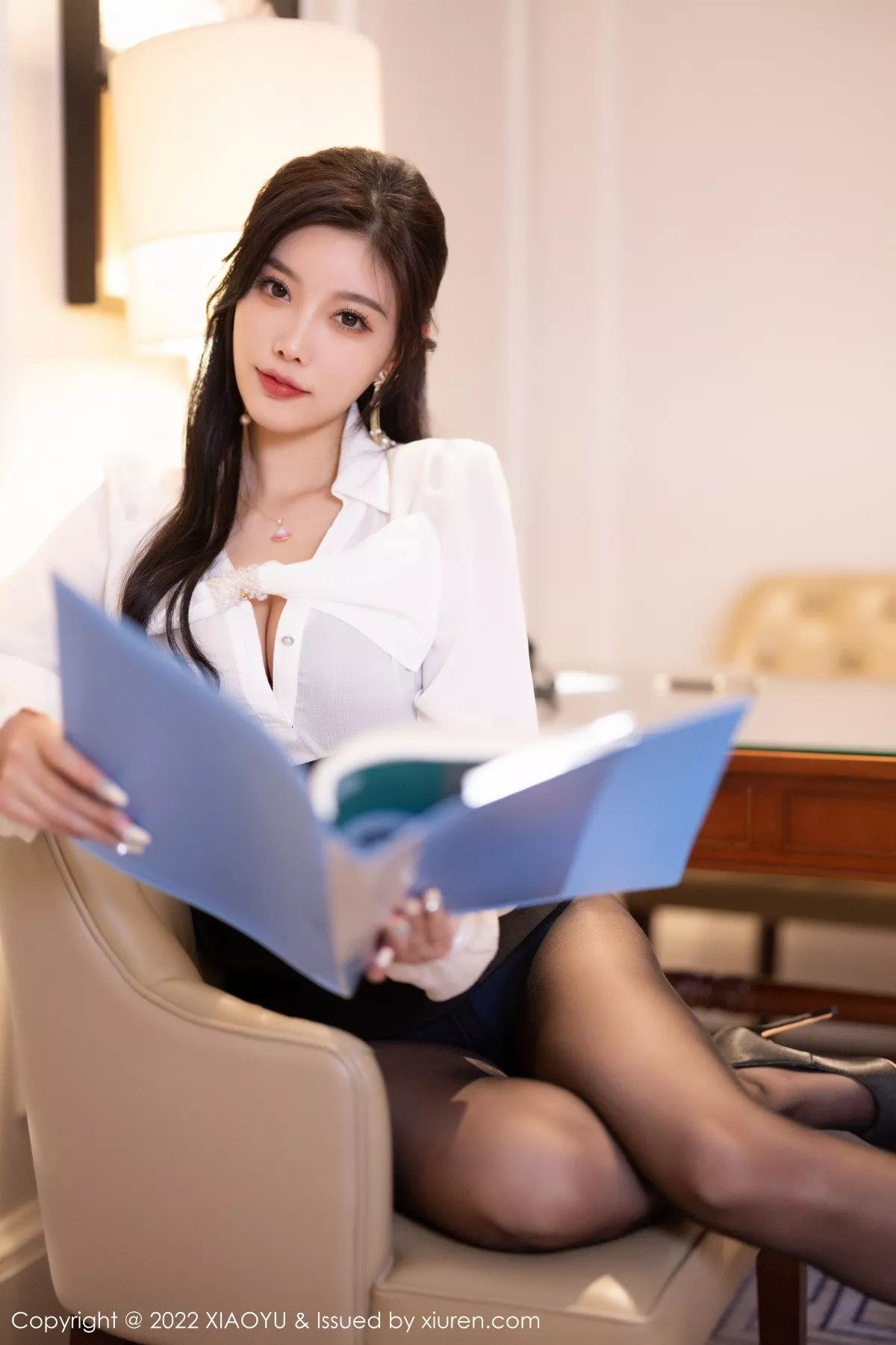 秀人集.com_[XiaoYu画语界]Vol.936_女神杨晨晨Yome性感白T配黑短裙露蓝色内衣超薄黑丝诱惑写真82P