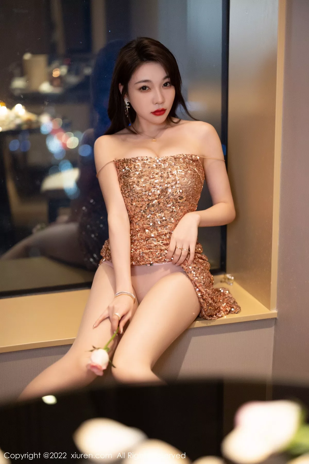 秀人集.com_[XiuRen秀人网]No.6071_女神徐莉芝Booty私房半脱金色吊带长裙露粉色蕾丝内衣诱惑写真75P