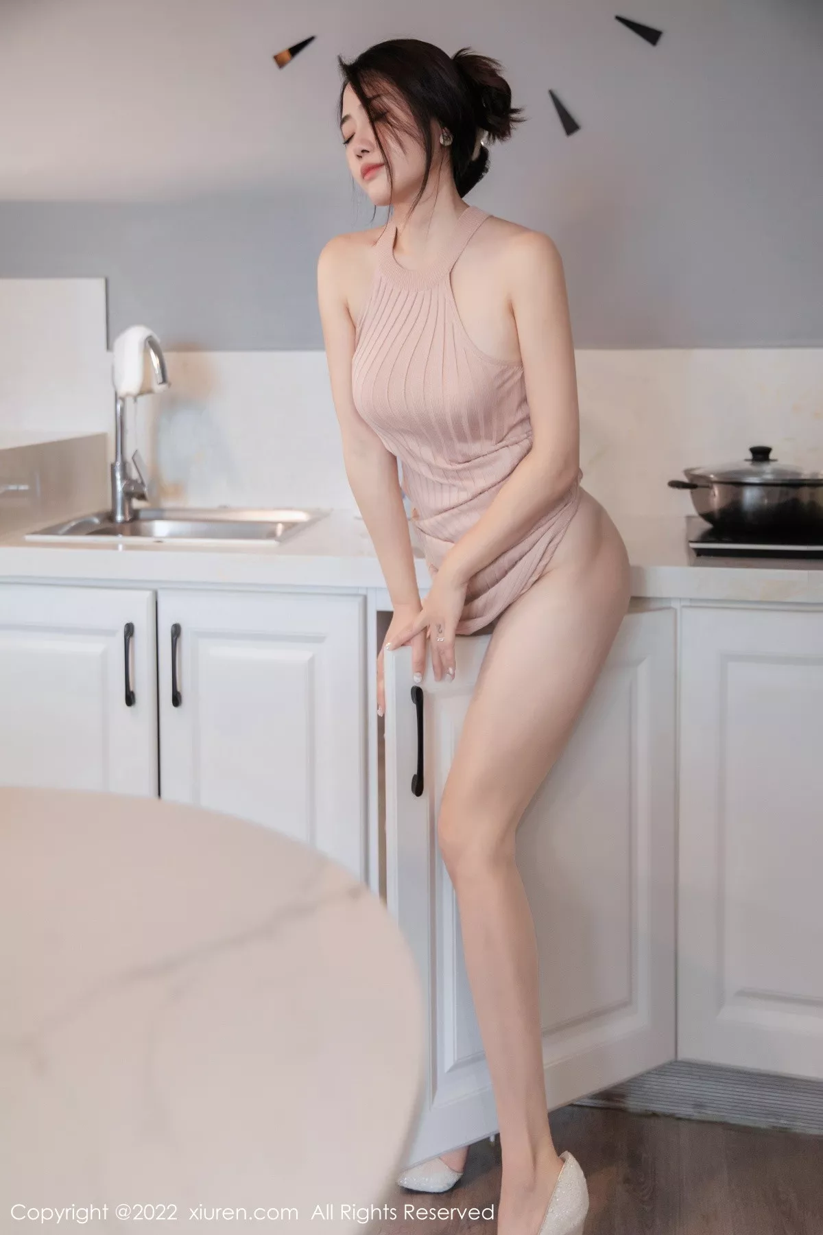 秀人集.com_[XiuRen秀人网]No.6066_模特严利娅Yuliya性感粉色开叉连衣长裙秀白嫩美腿撩人诱惑写真55P