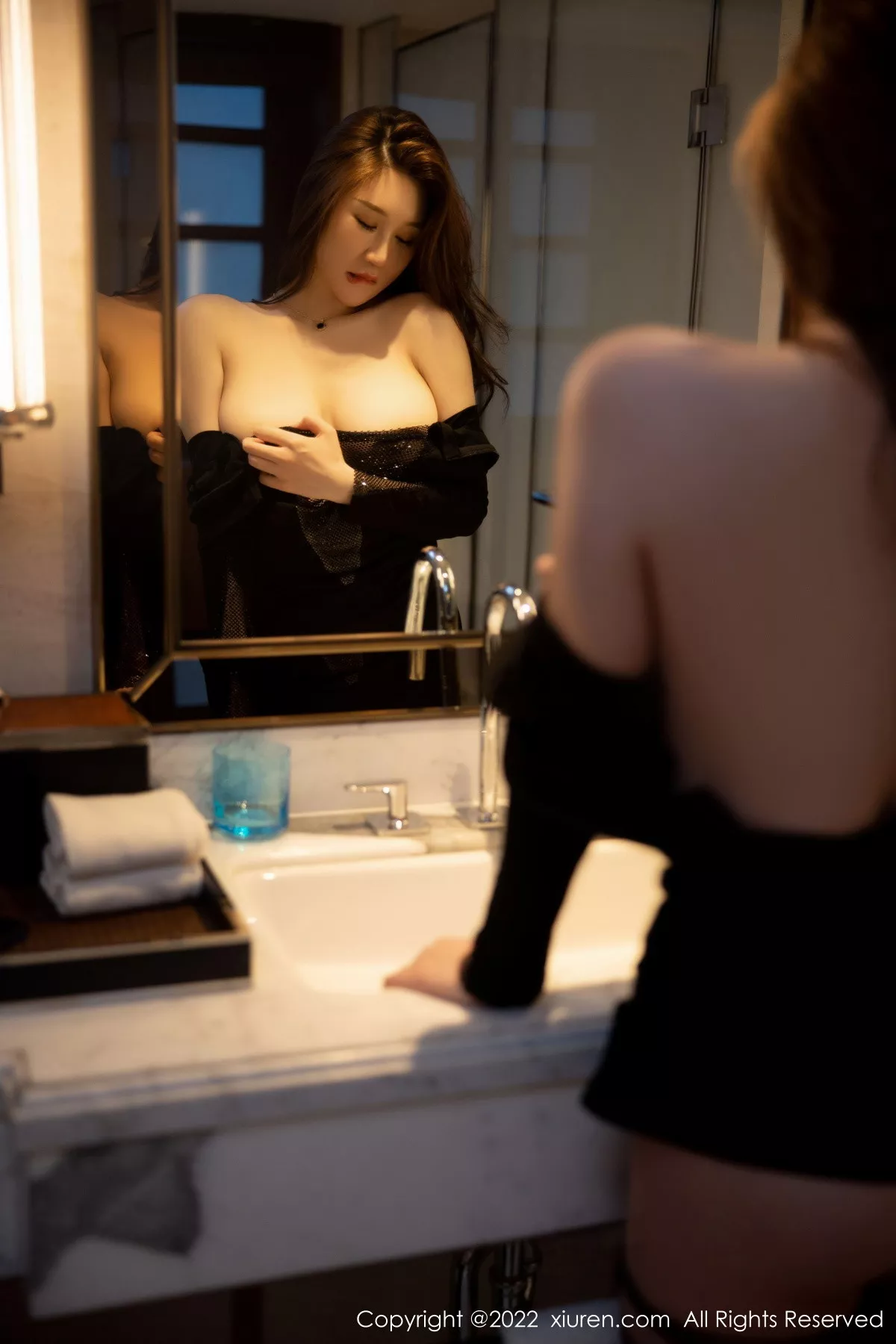 秀人集.com_[XiuRen秀人网]No.6069_模特顾乔楠Cora性感黑色收身连衣短裙半脱露黑色内衣诱惑写真87P