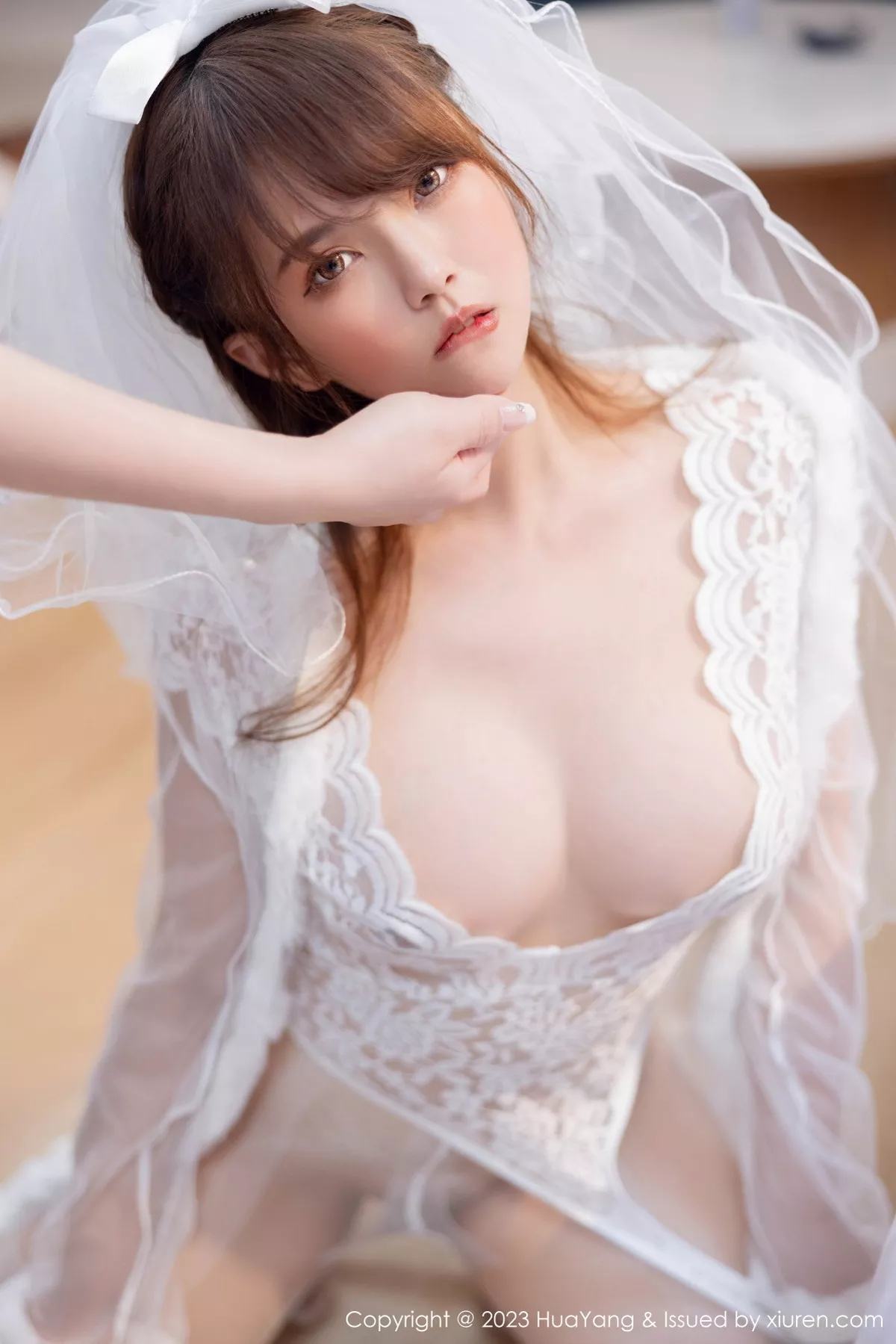 秀人集.com_[HuaYang花漾]Vol.524_模特张思允Nice私房性感白色薄透婚纱配无内白丝惹火诱惑写真63P