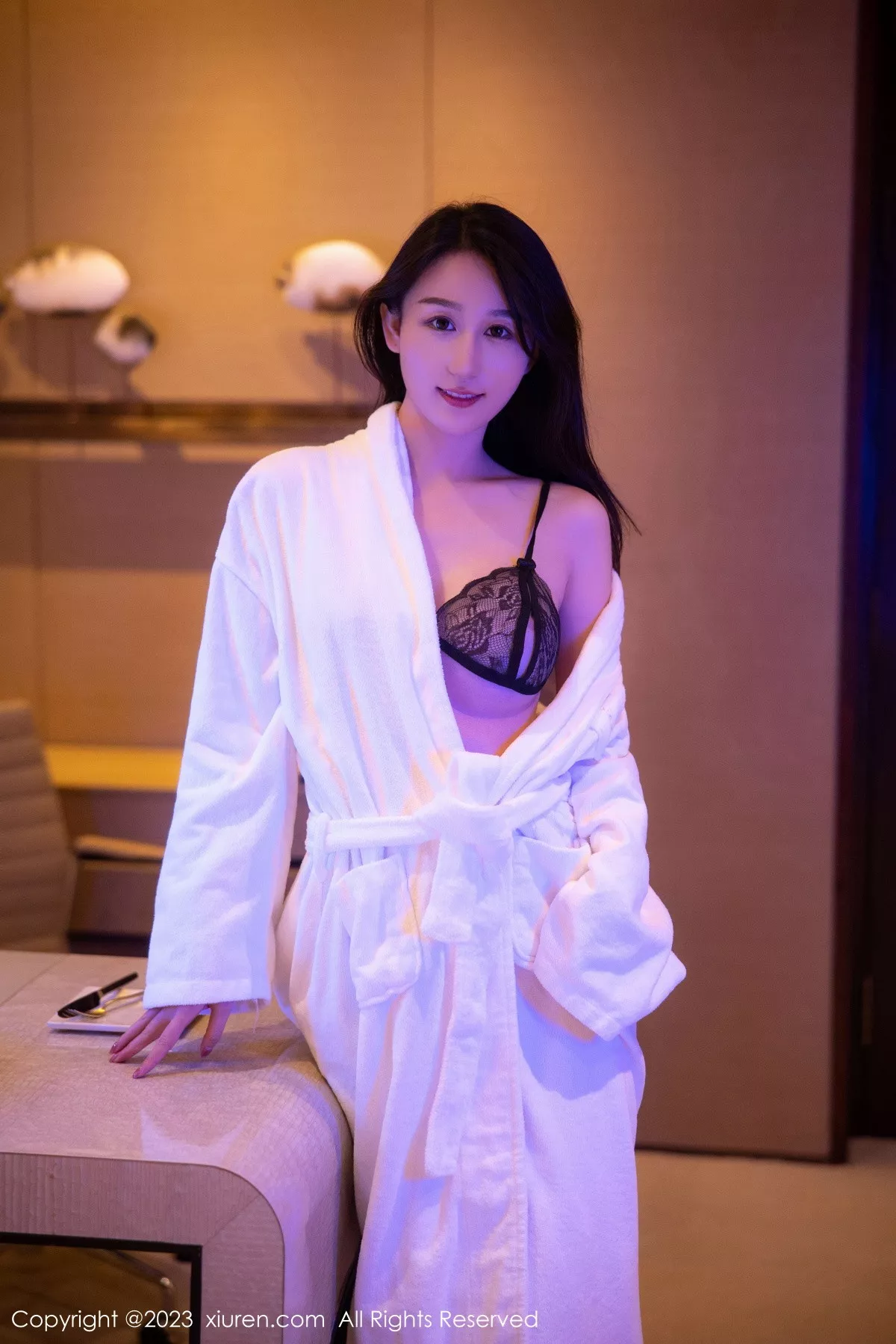 秀人集.com_[XiuRen秀人网]No.6083_模特薇薇酱私房脱白色睡袍露黑色蕾丝内衣秀曼妙身姿诱惑写真84P