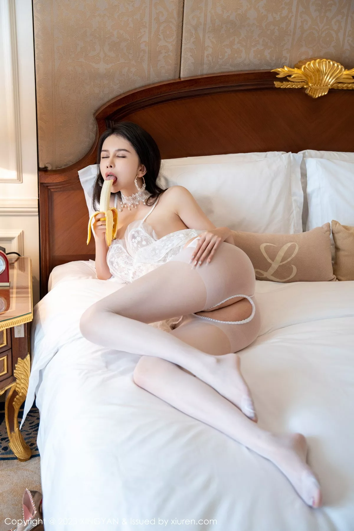 秀人集.com_[XINGYAN星颜社]VOL.164_女神李丽莎私房性感白色网纱服配开档白丝秀惹火身材诱惑写真73P