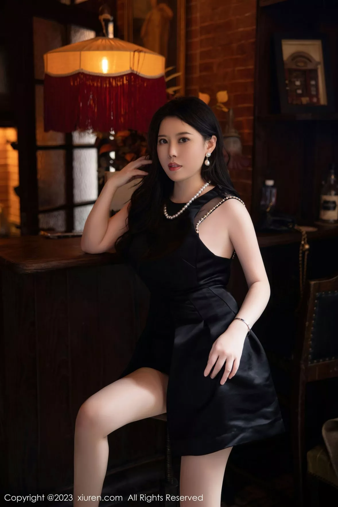 秀人集.com_[XiuRen秀人网]No.6089_模特白茹雪半脱连衣裙露性感红色蕾丝内衣秀丰腴身材诱惑写真72P