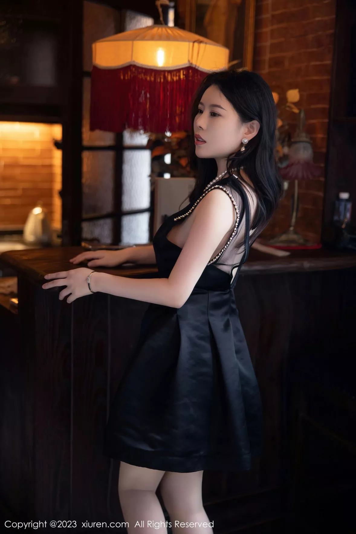 秀人集.com_[XiuRen秀人网]No.6089_模特白茹雪半脱连衣裙露性感红色蕾丝内衣秀丰腴身材诱惑写真72P