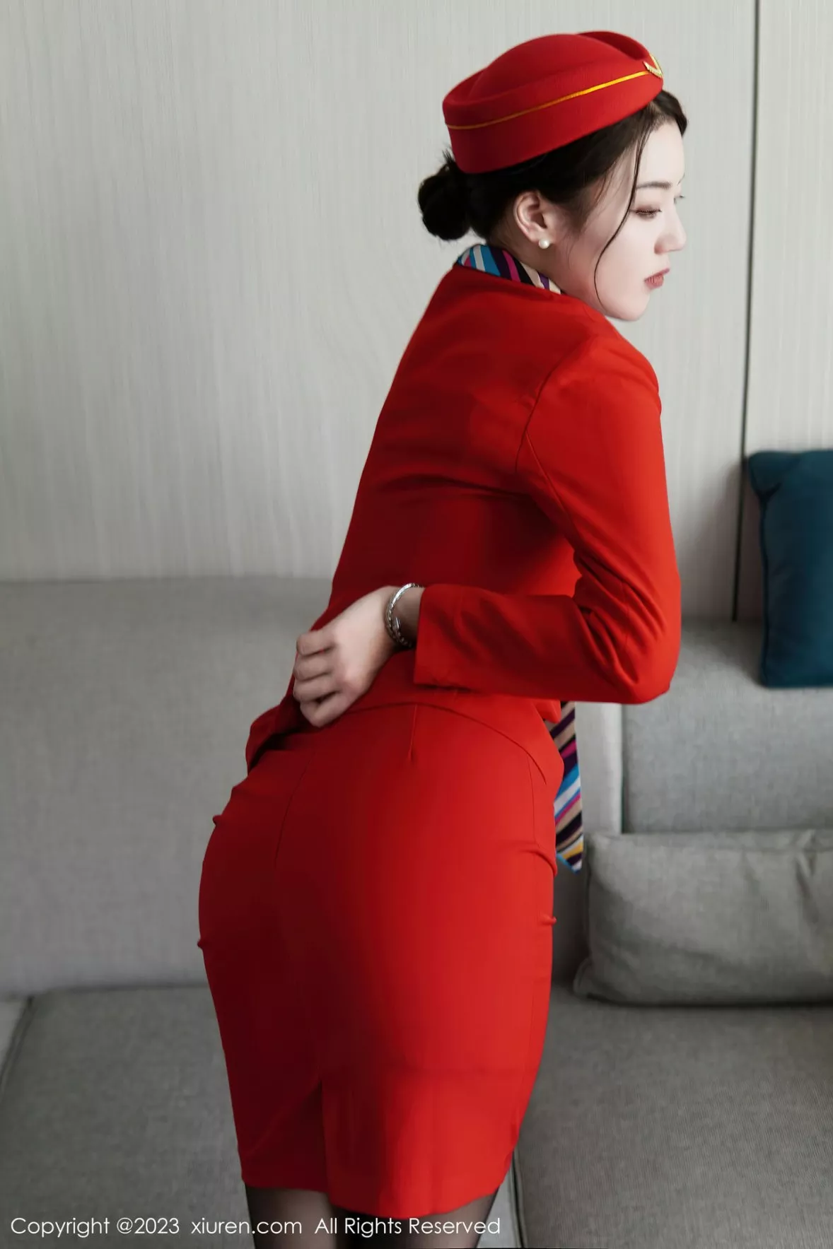 秀人集.com_[XiuRen秀人网]No.6088_模特米娜MnaL私房脱性感空姐制服露黑色蕾丝内衣撩人诱惑写真72P