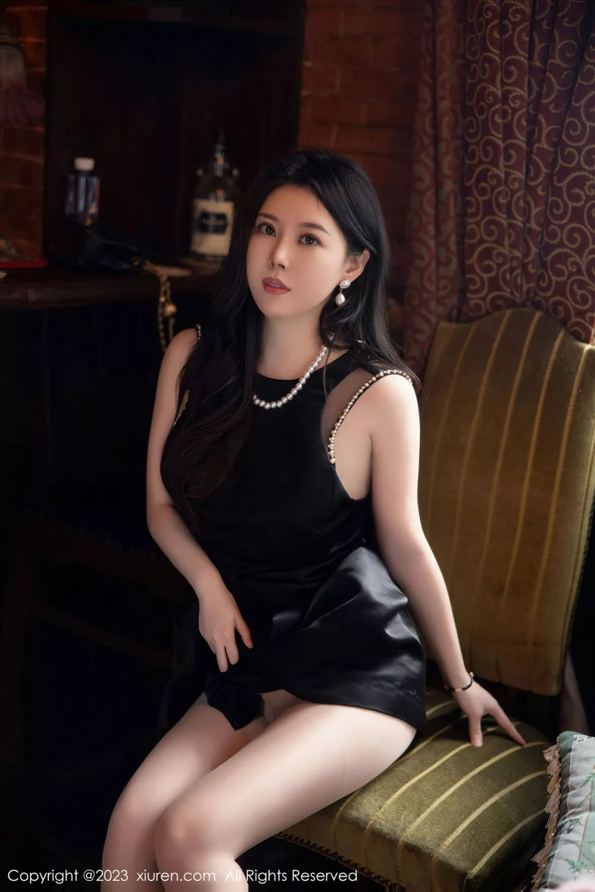 秀人集.com_[XiuRen秀人网]No.6089_模特白茹雪半脱连衣裙露性感红色蕾丝内衣秀丰腴身材诱惑写真72P