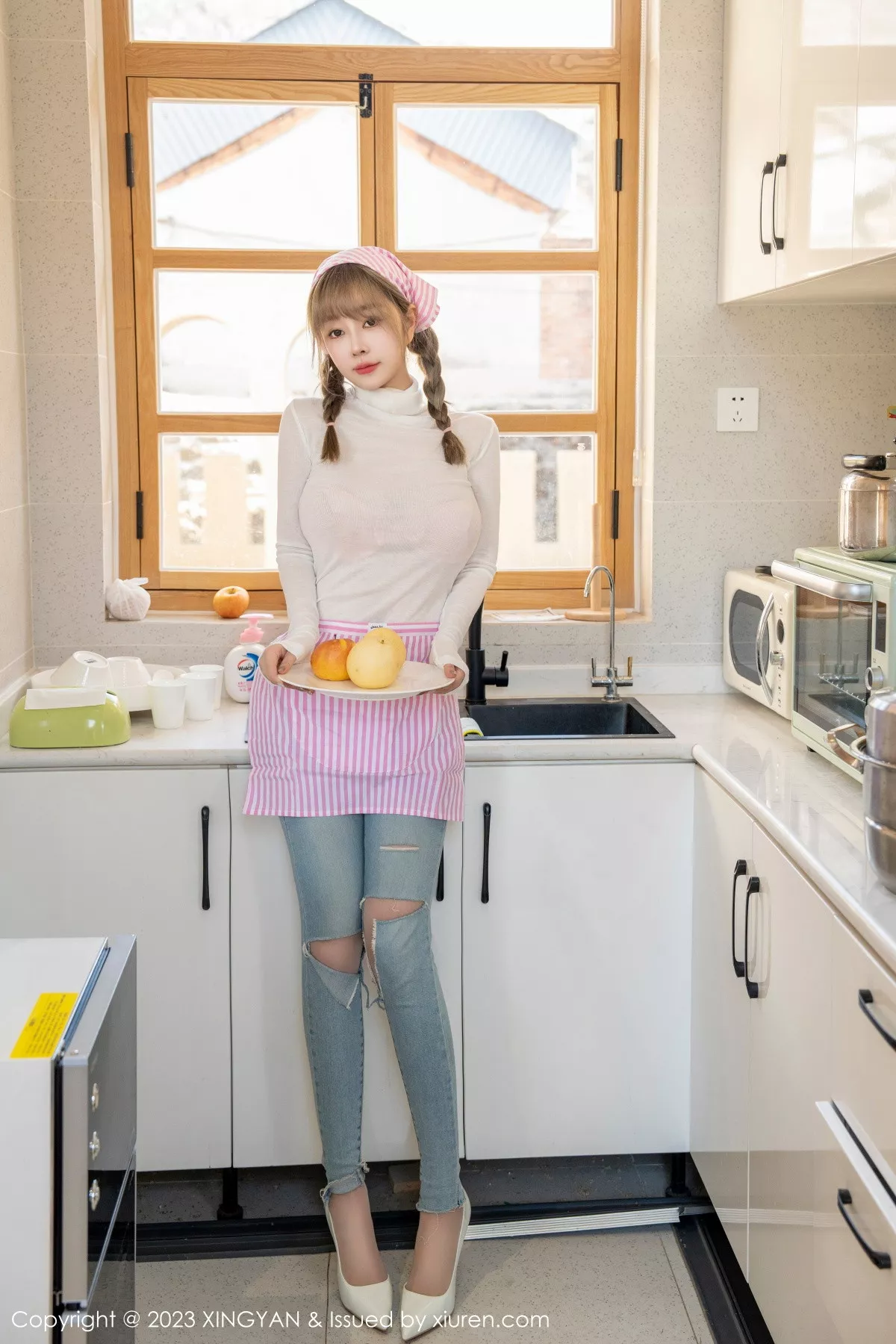 秀人集.com_[XINGYAN星颜社]VOL.165_女神王雨纯私房半脱露性感粉色内衣配开档肉丝秀翘臀诱惑写真78P