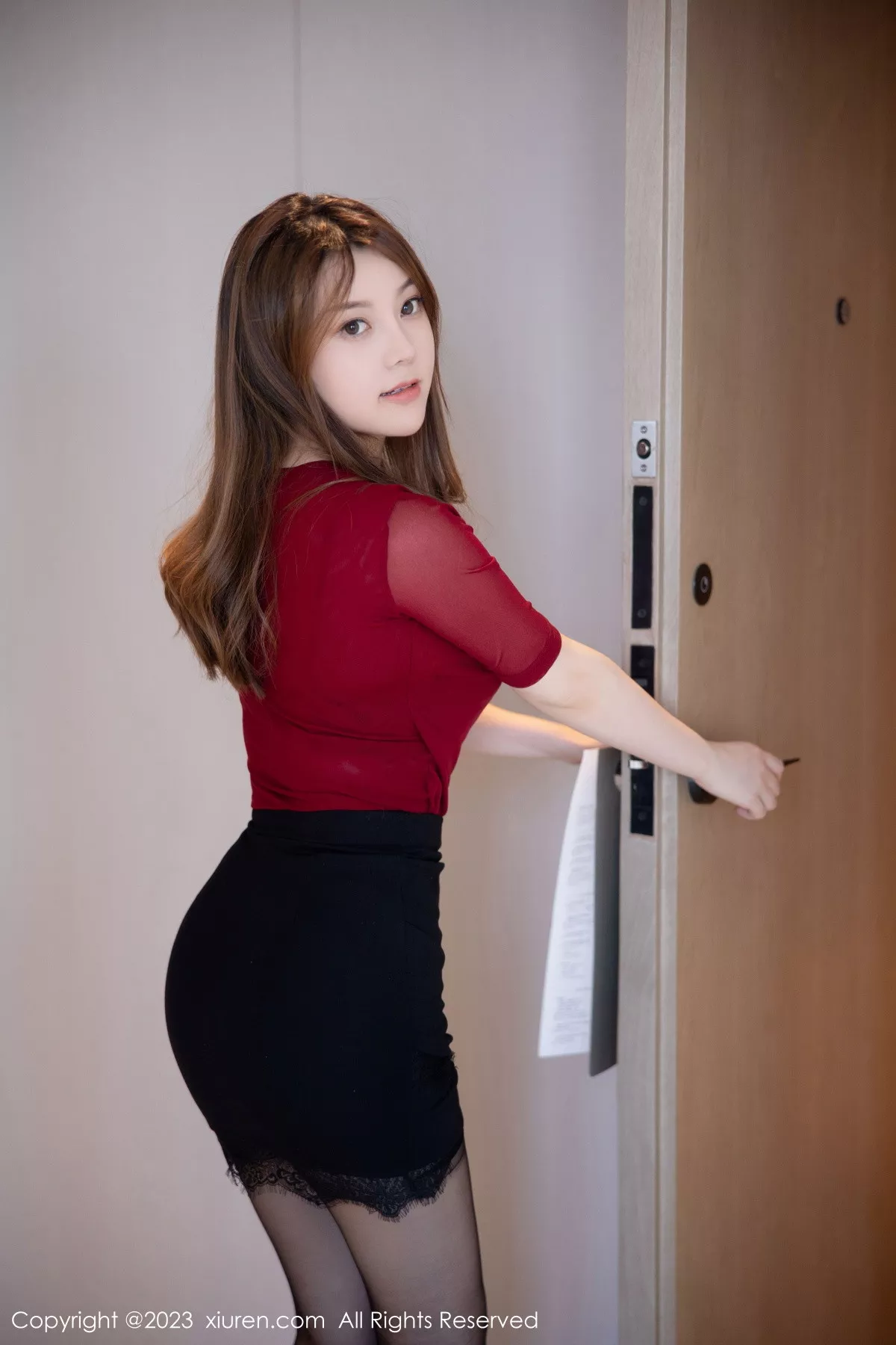 秀人集.com_[XiuRen秀人网]No.6096_模特豆瓣酱性感红色服饰配黑短裙露黑色蕾丝内衣丰满诱惑写真96P