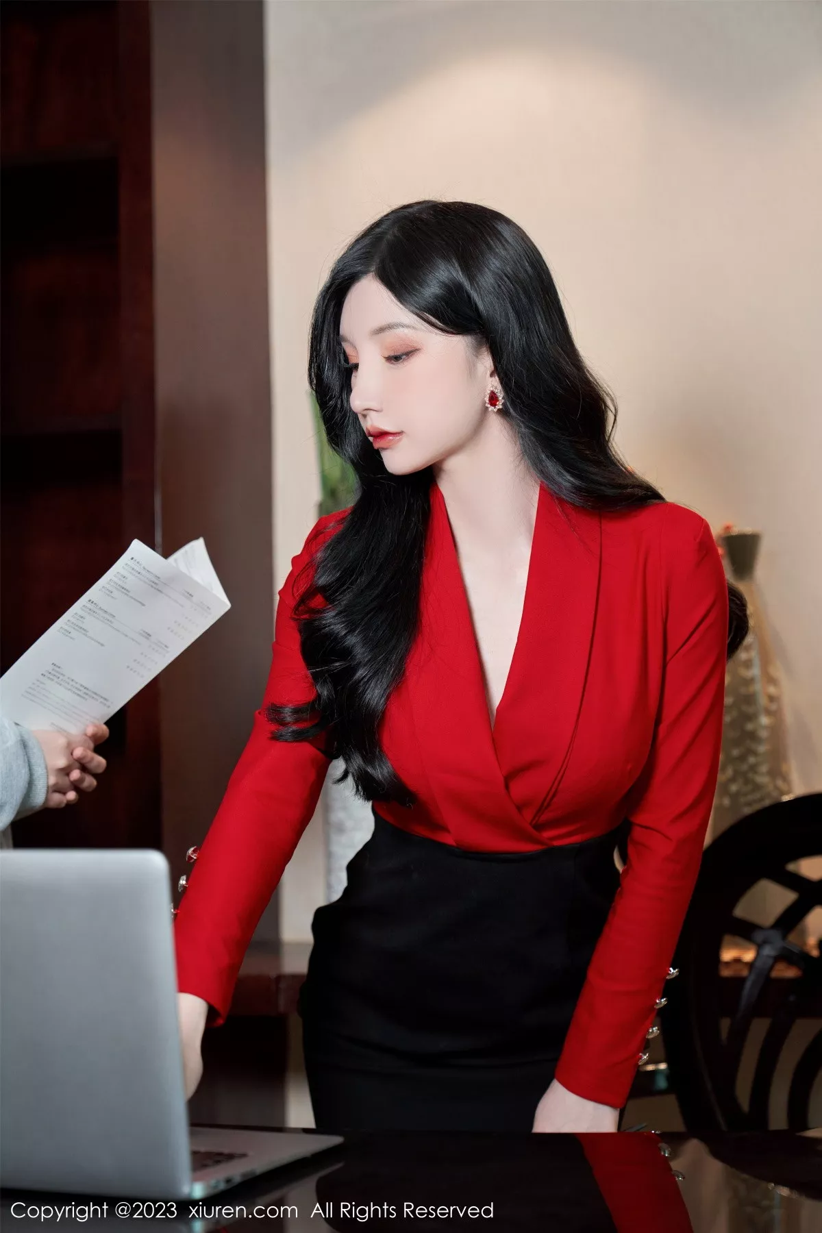 秀人集.com_[XiuRen秀人网]No.6101_女神周于希Sally办公室秘密主题脱制服露黑色蕾丝内衣诱惑写真84P