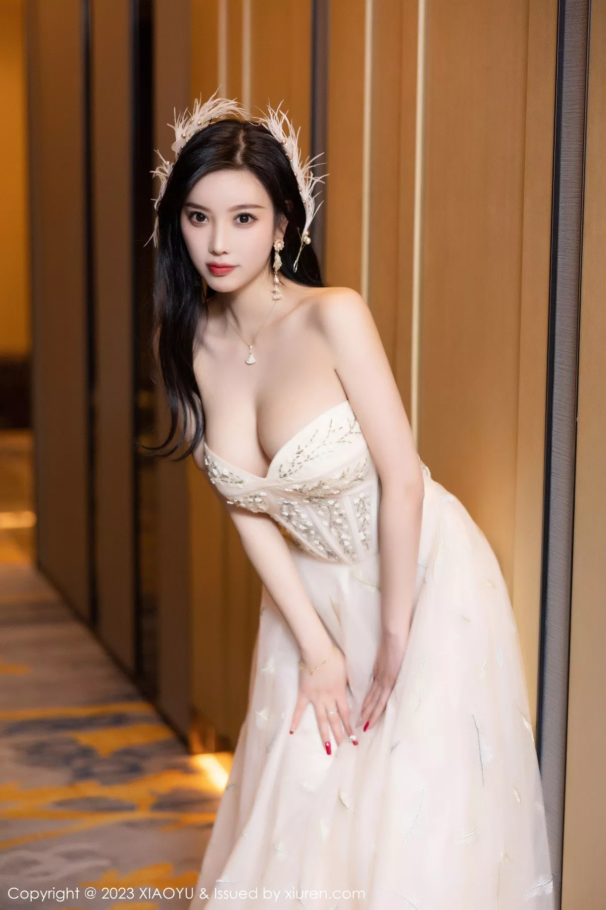 秀人集.com_[XiaoYu画语界]Vol.941_女神杨晨晨Yome生日主题脱连衣长裙露火辣身材极致诱惑写真120P