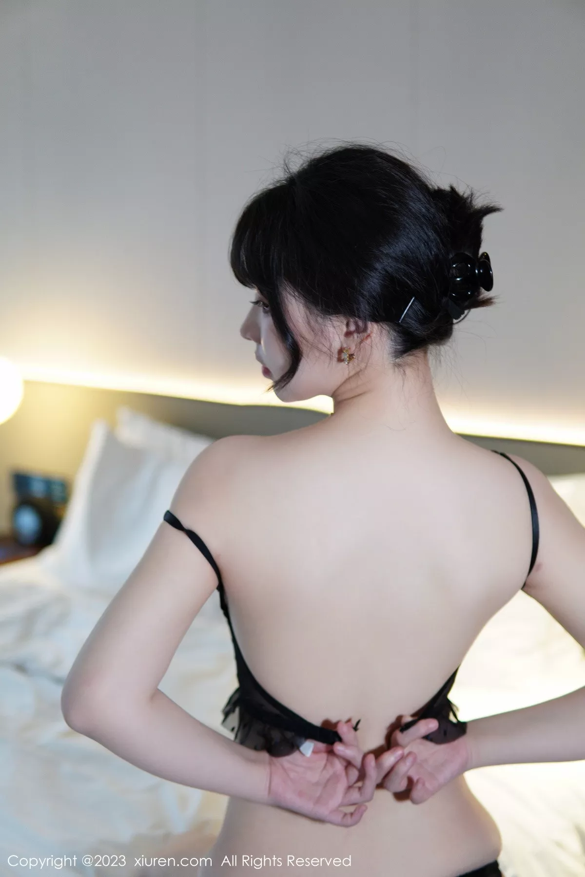 秀人集.com_[XiuRen秀人网]No.6111_模特桃桃子_性感白T配黄色短裙露蕾丝内衣配开档肉丝诱惑写真86P