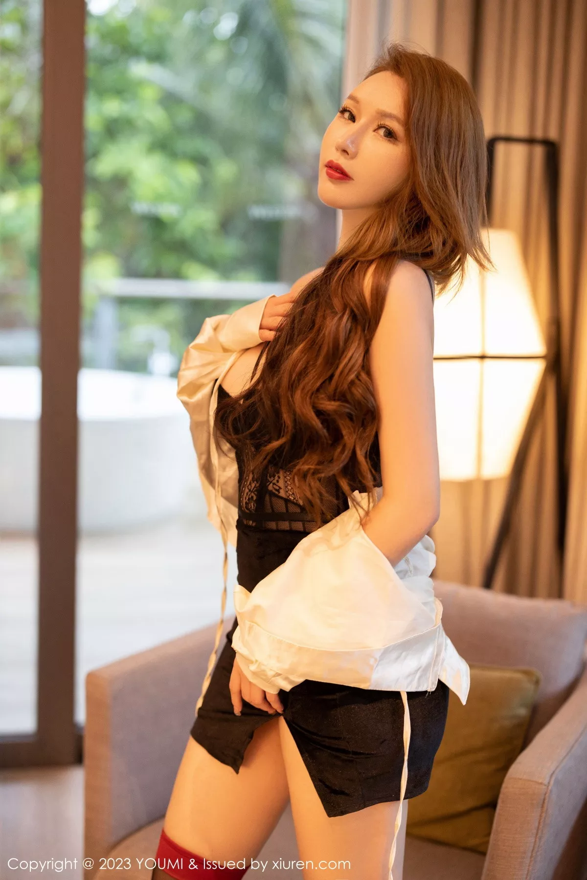 秀人集.com_[YouMi尤蜜荟]Vol.889_女神尤妮丝Egg白上衣配黑短裙露蕾丝内衣秀魔鬼身材诱惑写真42P