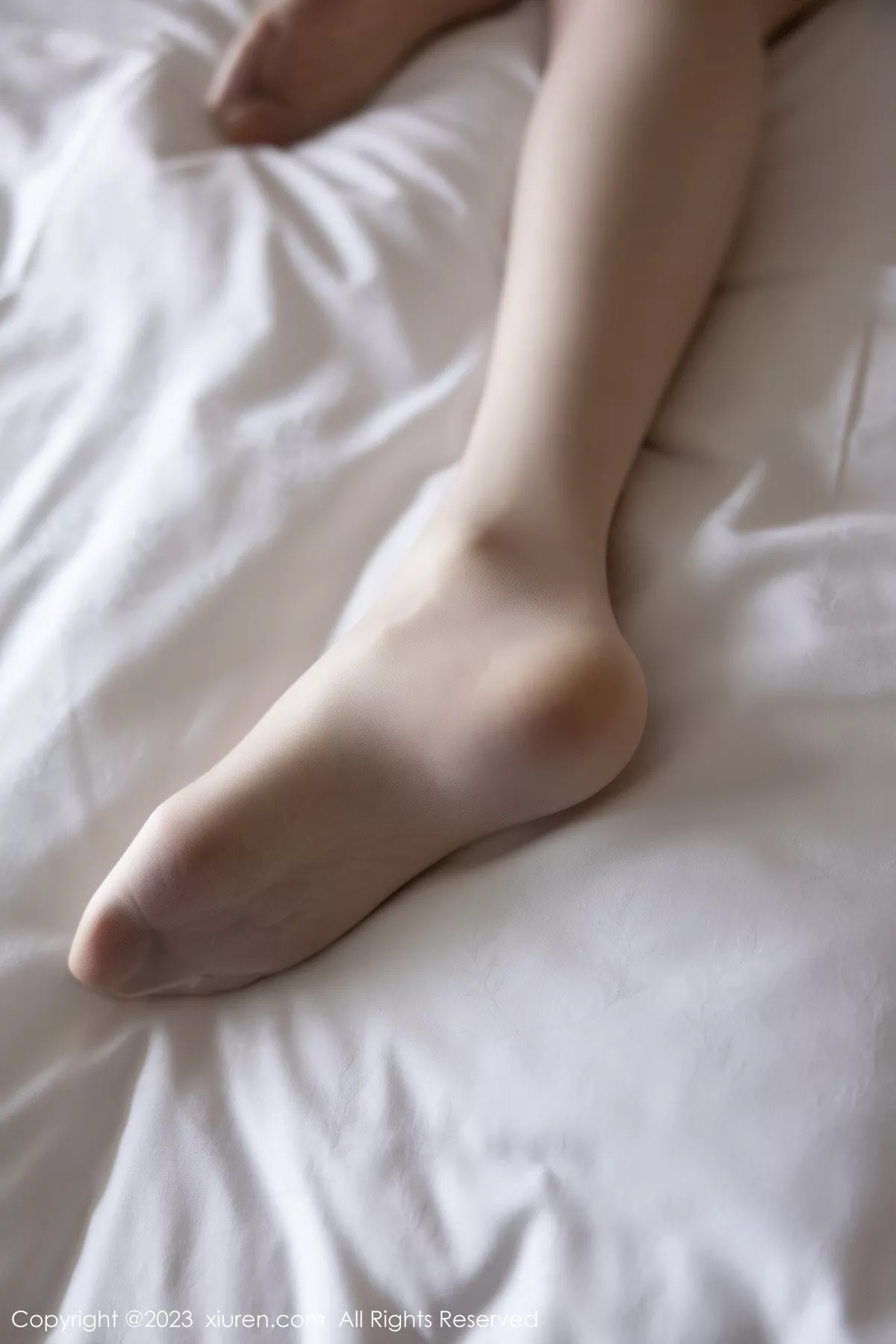 秀人集.com_[XiuRen秀人网]No.6120_模特梦心玥性感白色婚纱服饰配白丝袜秀高挑身姿迷人诱惑写真87P