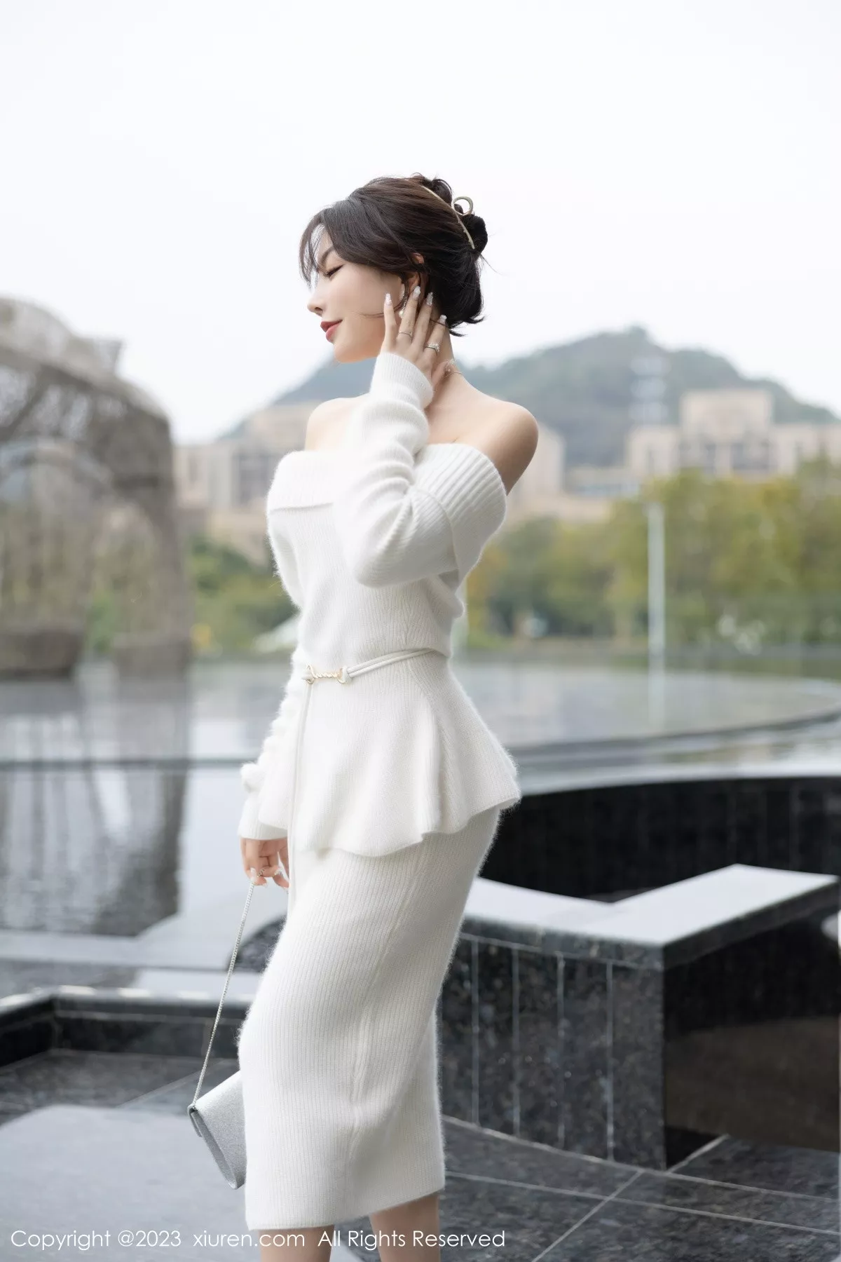 秀人集.com_[XiuRen秀人网]No.6132_女神徐莉芝Booty脱露肩连衣长裙露性感白色蕾丝内衣诱惑写真83P