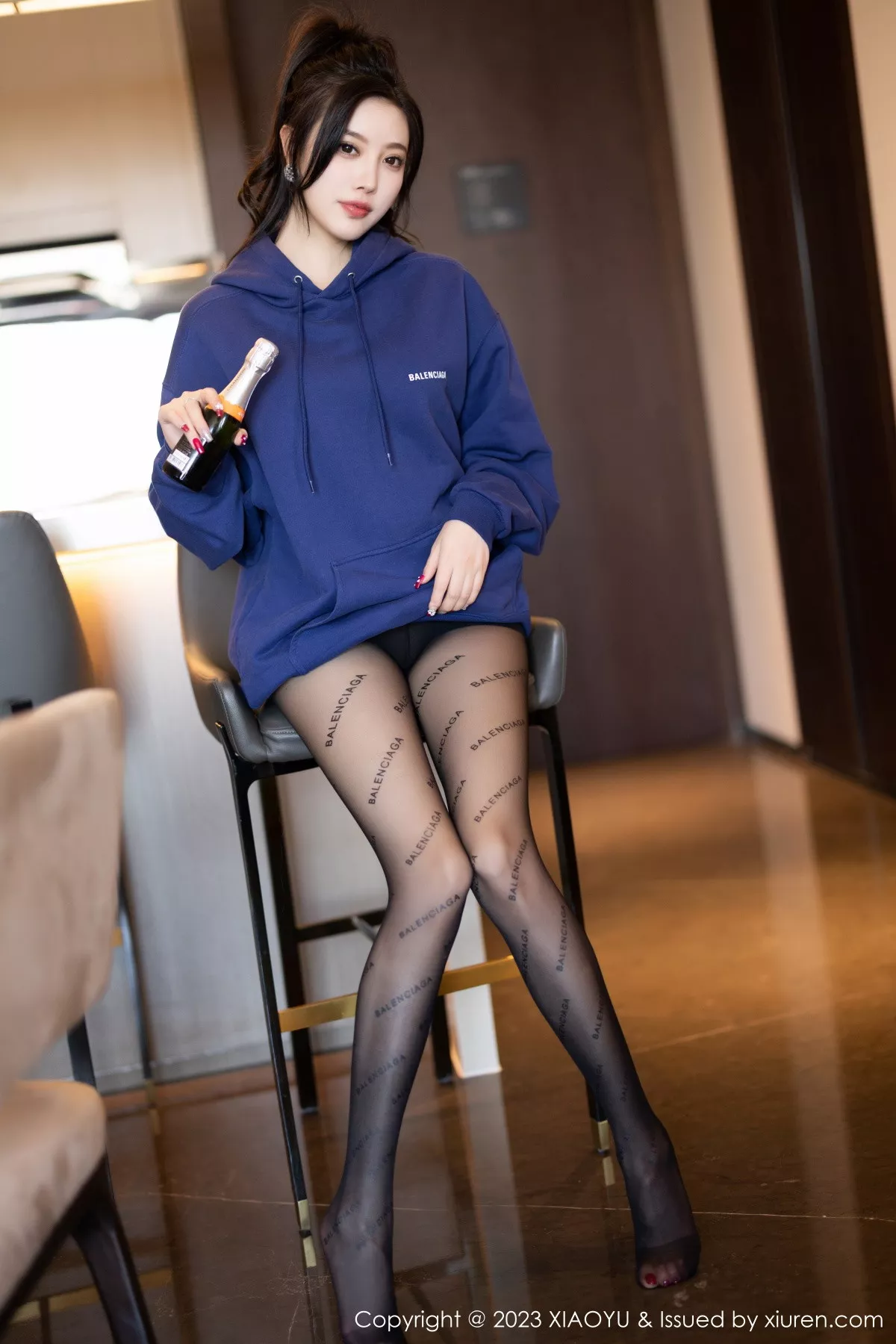 秀人集.com_[XiaoYu画语界]Vol.946_女神杨晨晨Yome脱外套露蕾丝内衣超薄黑丝秀完美身材诱惑写真82P