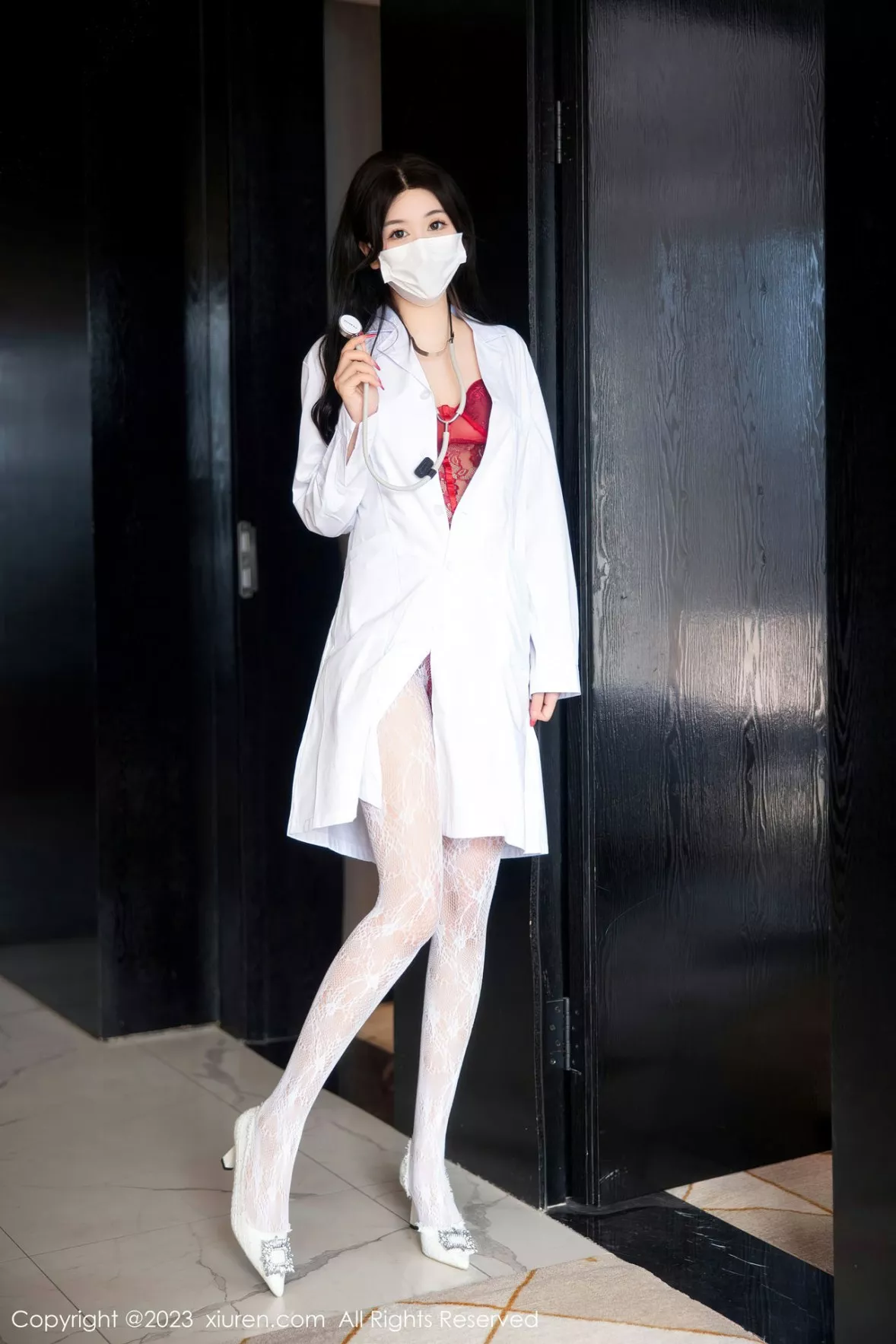 秀人集.com_[XiuRen秀人网]No.6130_模特江真真护士服露红色蕾丝内衣配蕾丝袜秀曼妙身姿诱惑写真105P