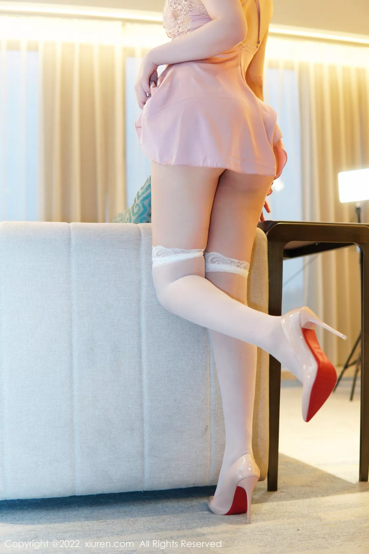 秀人集.com_[XiuRen秀人网]No.6022_新人模特桃桃子性感粉色睡裙配白丝袜秀曼妙身姿迷人诱惑写真72P