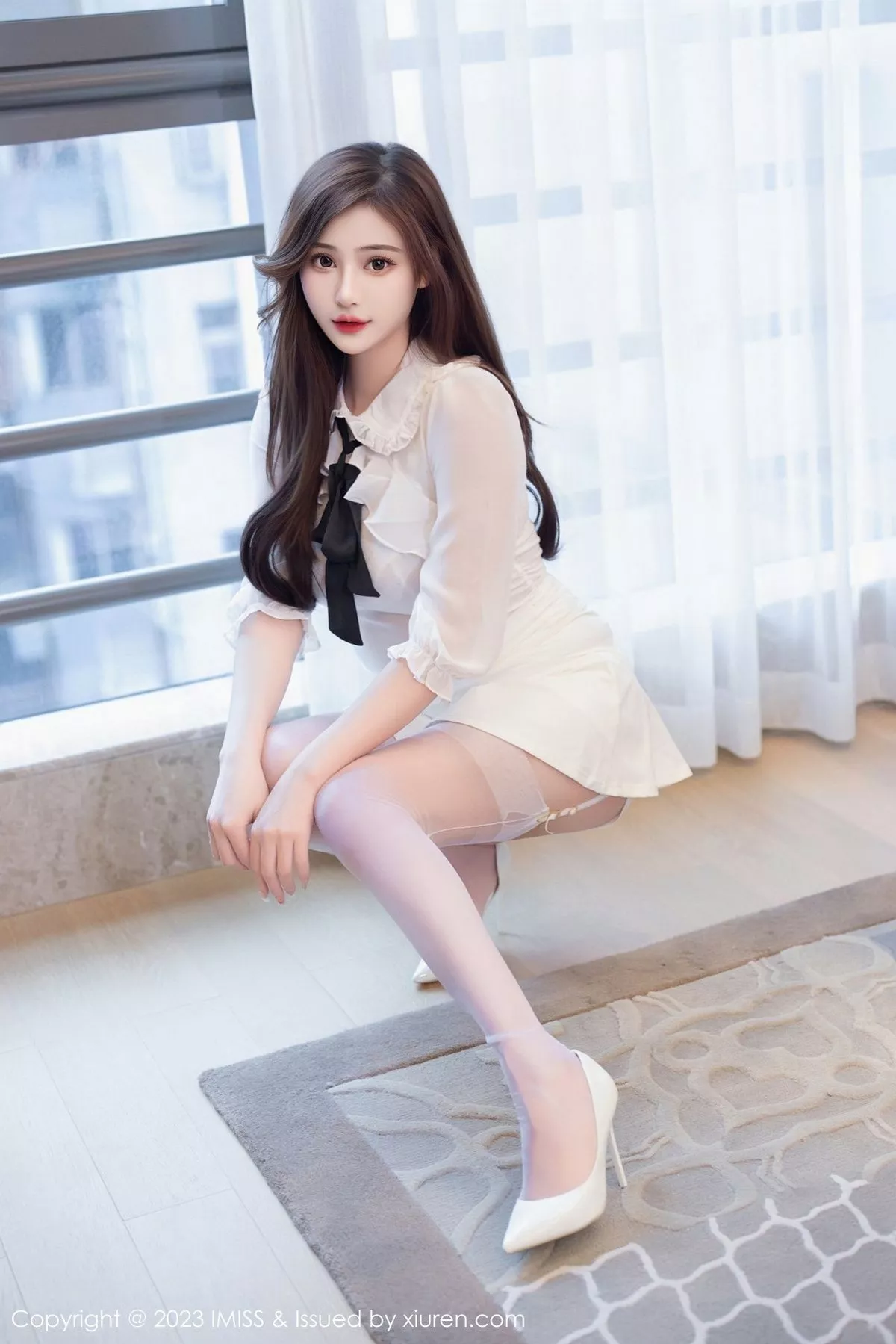 秀人集.com_[IMISS爱蜜社]Vol.712_气质女神Lavinia肉肉白色薄纱服饰露蕾丝内衣白丝吊袜诱惑写真44P