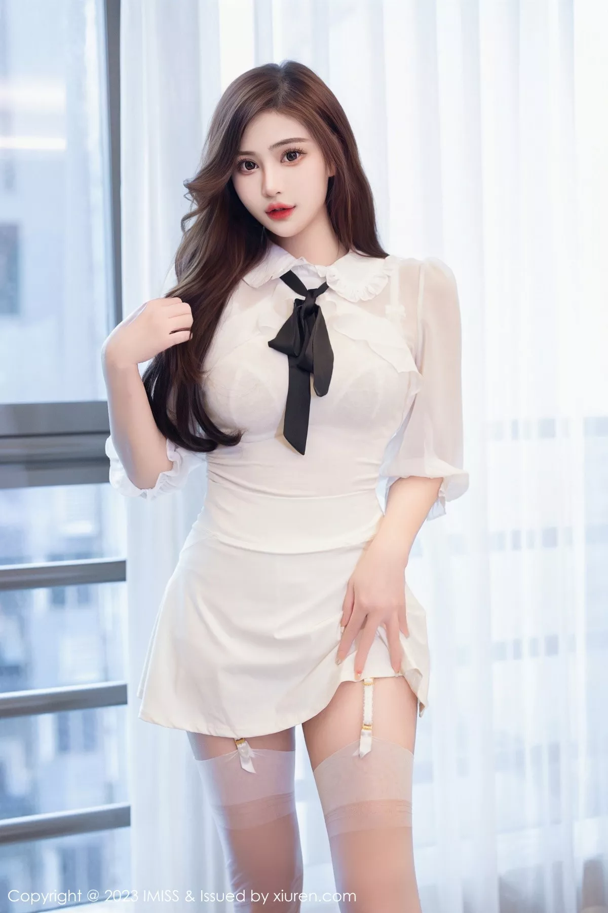 秀人集.com_[IMISS爱蜜社]Vol.712_气质女神Lavinia肉肉白色薄纱服饰露蕾丝内衣白丝吊袜诱惑写真44P