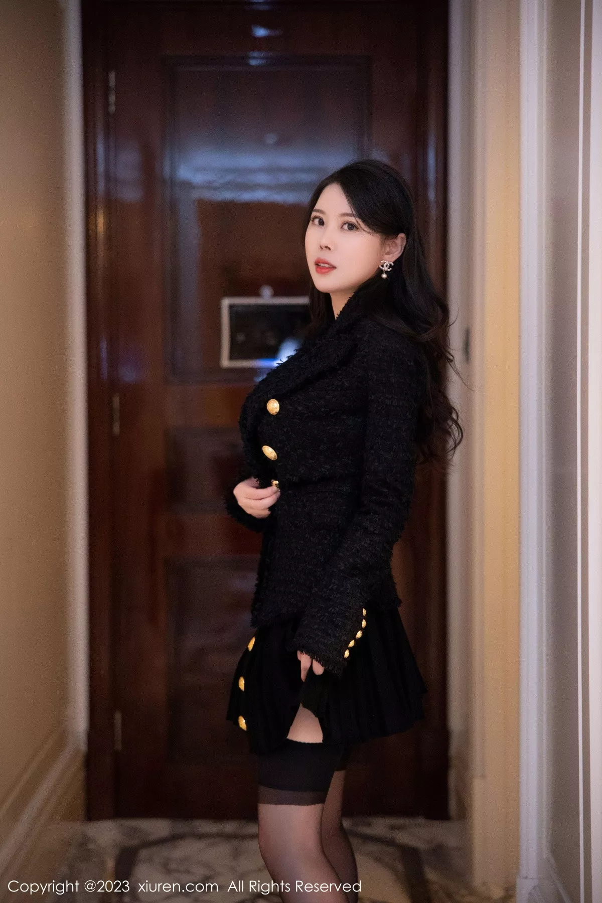 秀人集.com_[XiuRen秀人网]No.6147_模特白茹雪私房半脱露金色带图案内衣配黑丝吊袜极致魅惑写真79P