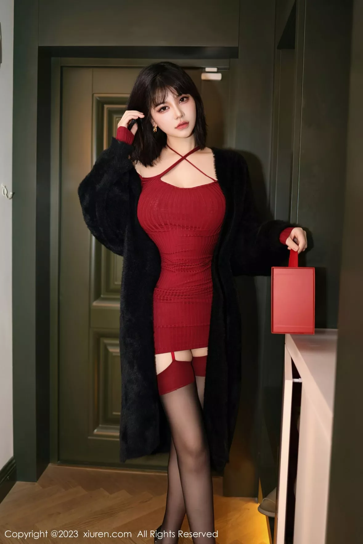 秀人集.com_[XiuRen秀人网]No.6144_模特桃桃子红色收身连衣短露黑色蕾丝内衣秀曼妙身姿诱惑写真81P