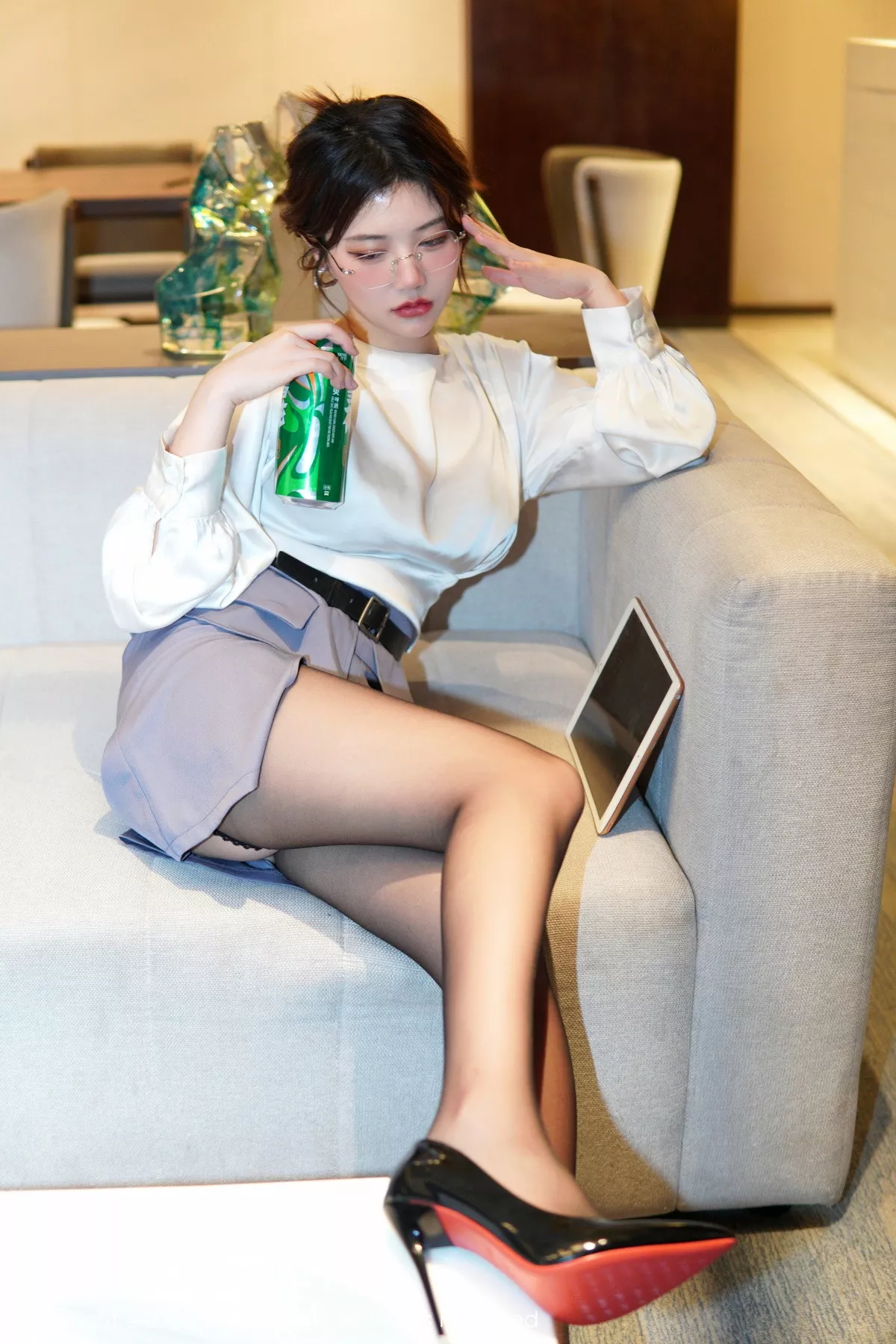 秀人集.com_[XiuRen秀人网]No.6028_模特奈奈子醉酒女教师主题半脱露绿灰色蕾丝内衣撩人诱惑写真79P