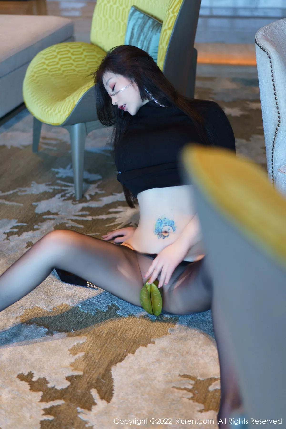 秀人集.com_[XiuRen秀人网]No.6036_女神妲己_Toxic黑色收身衣配超薄无内黑丝秀翘臀美腿诱惑写真80P