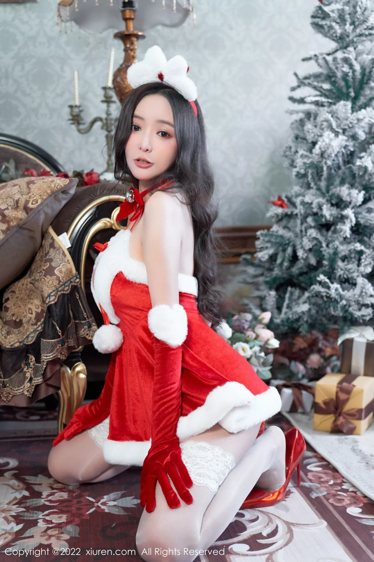 秀人集.com_[XiuRen秀人网]No.6045_女神王馨瑶yanni性感红色圣诞装服配白丝袜秀完美身材诱惑写真76P