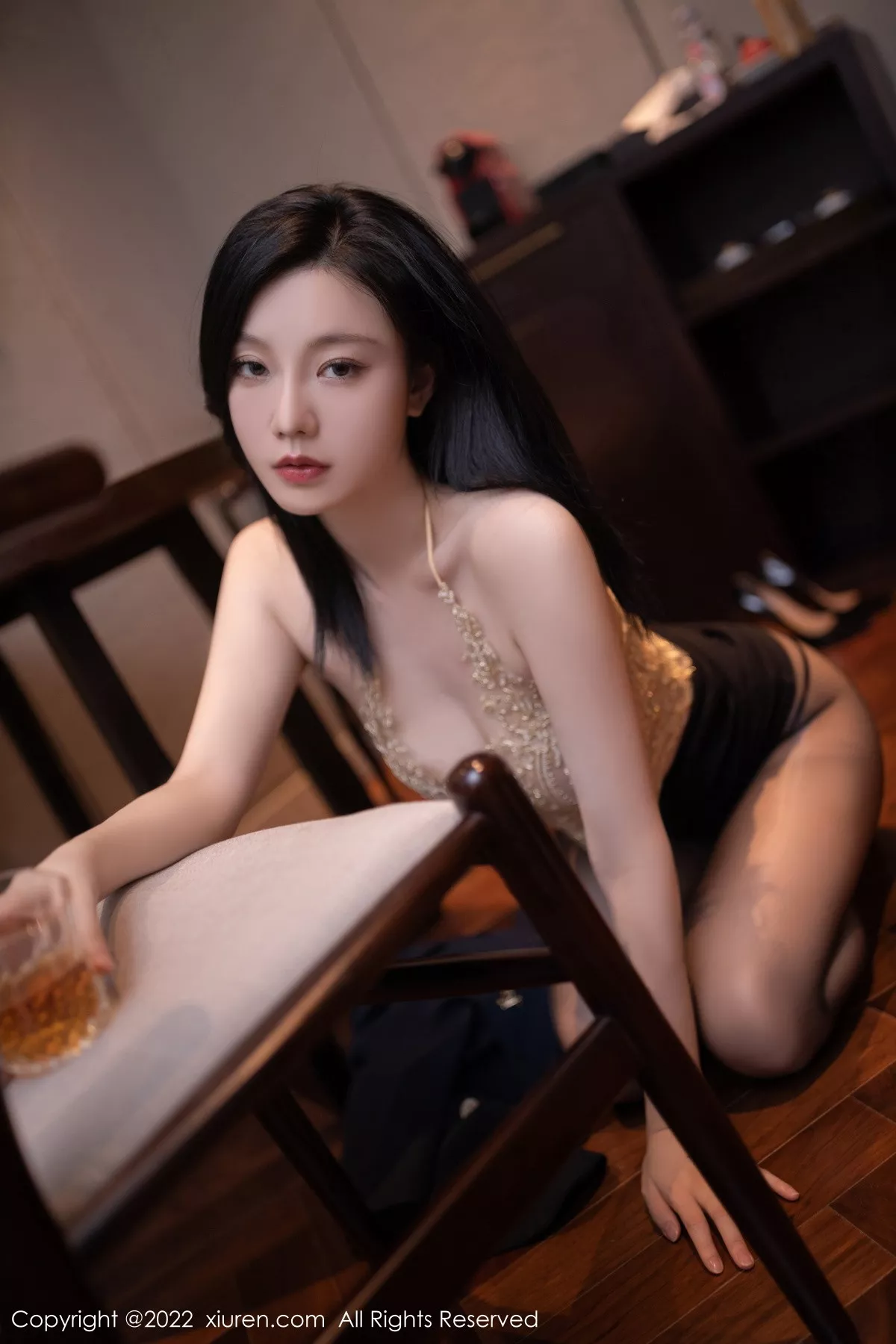 秀人集.com_[XiuRen秀人网]No.6051_模特安然anran半脱外衣露缕空金色蕾丝内衣秀惹火身材诱惑写真81P