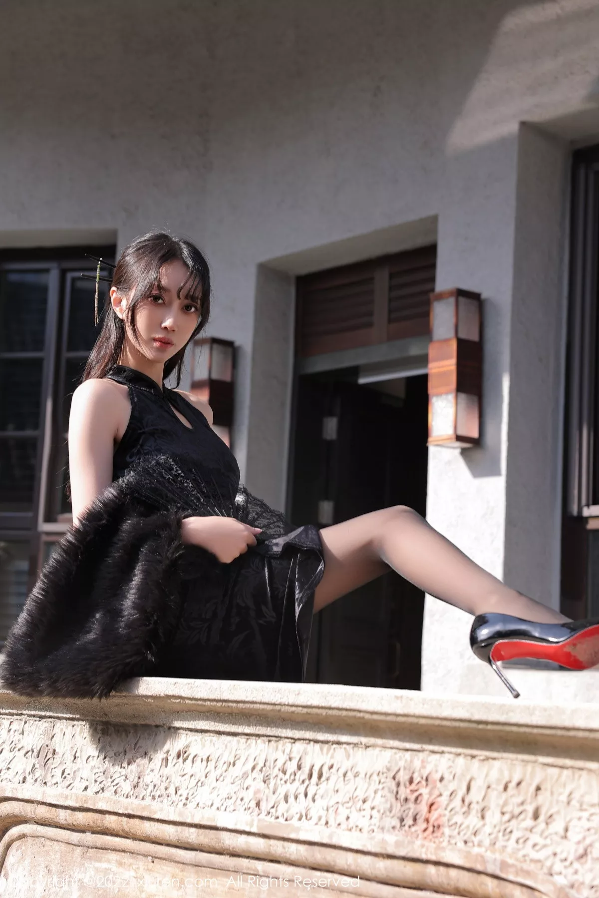 秀人集.com_[XiuRen秀人网]No.6050_模特玥儿玥er性感黑色露肩旗袍配超薄黑丝秀曼妙身姿迷人写真62P