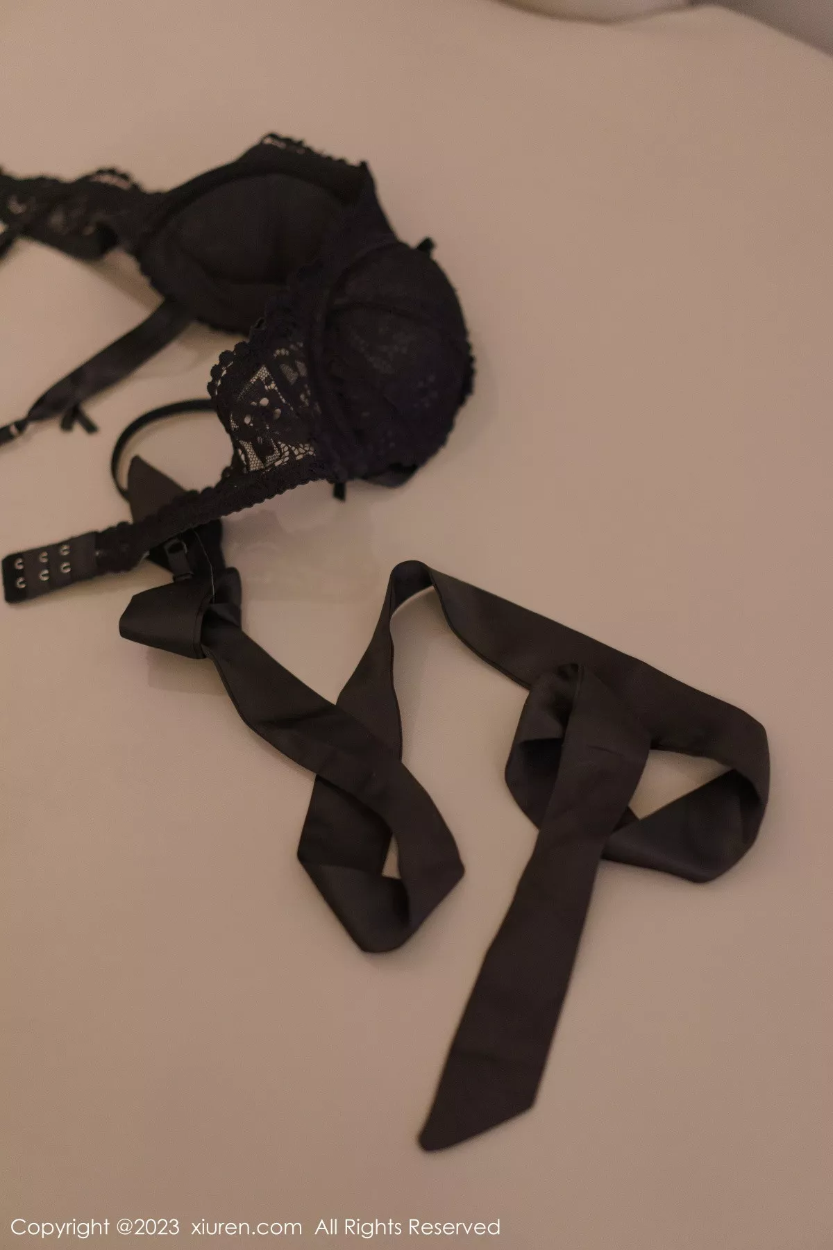 秀人集.com_[XiuRen秀人网]No.6150_模特icy猪性感白T配黑短裙露黑色蕾丝内衣秀凹凸身材诱惑写真75P