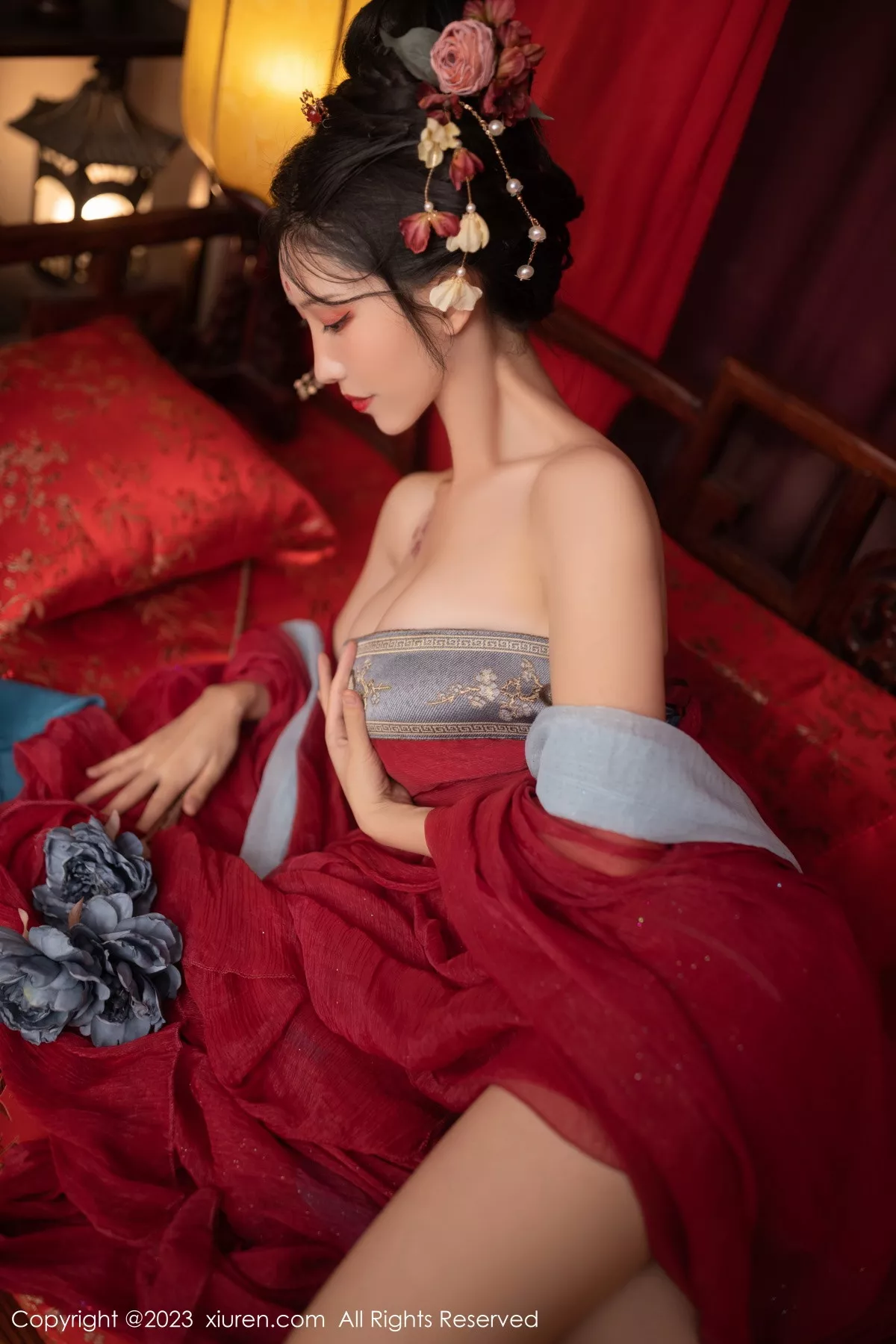 秀人集.com_[XiuRen秀人网]No.6154_模特利世歌姬角色扮演性感红色古装服低胸秀完美身材诱惑写真71P