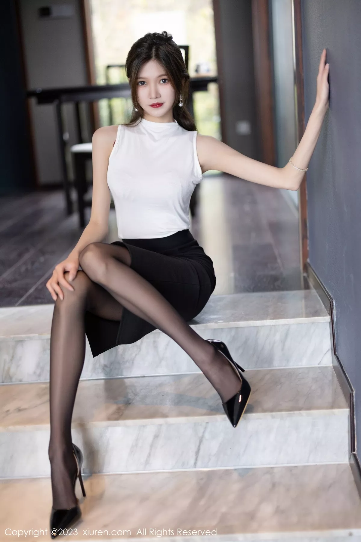 秀人集.com_[XiuRen秀人网]No.6194_模特程程程-海南岛旅拍半脱露红色蕾丝内衣配超薄黑丝诱惑写真81P