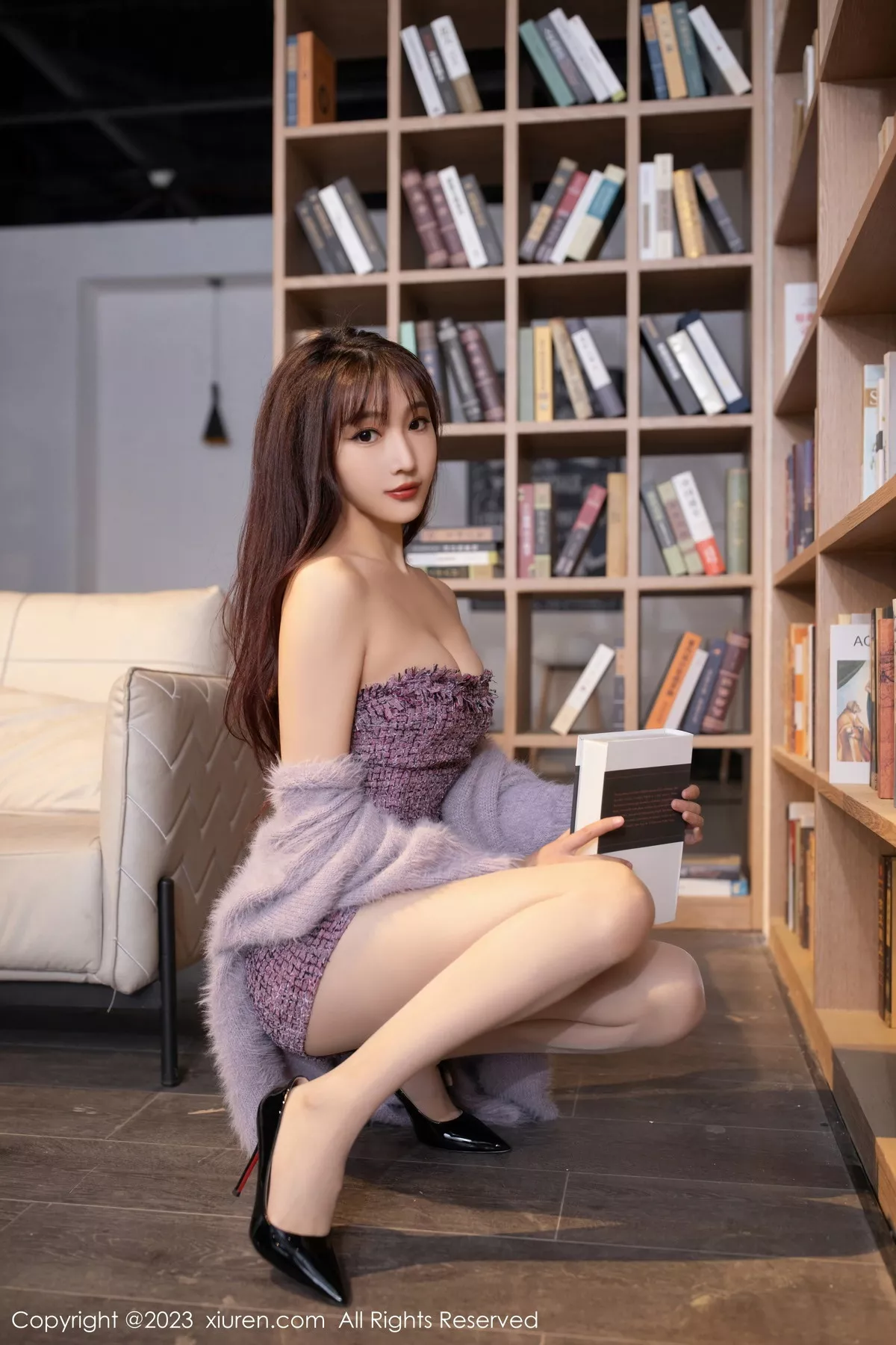 秀人集.com_[XiuRen秀人网]No.6209_模特陆萱萱图书馆场景紫色露肩连衣短裙配超薄肉丝完美诱惑写真81P