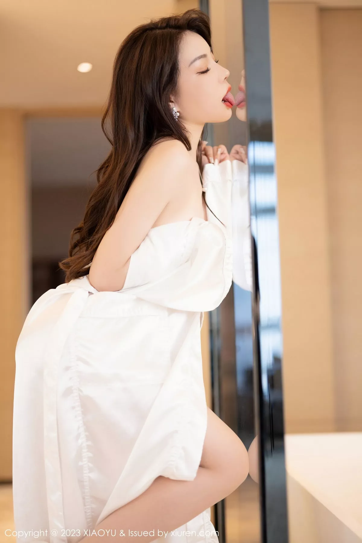 秀人集.com_[XiaoYu画语界]Vol.957_女神徐莉芝Booty白色露肩连衣裙配超薄肉丝秀娇美身段诱惑写真94P