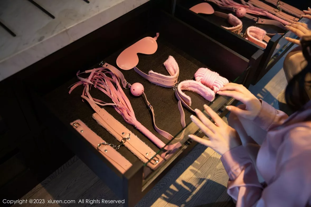 秀人集.com_[XiuRen秀人网]No.6211_模特熊小诺私房半脱露暗绿色蕾丝内衣秀曼妙身姿迷人诱惑写真77P