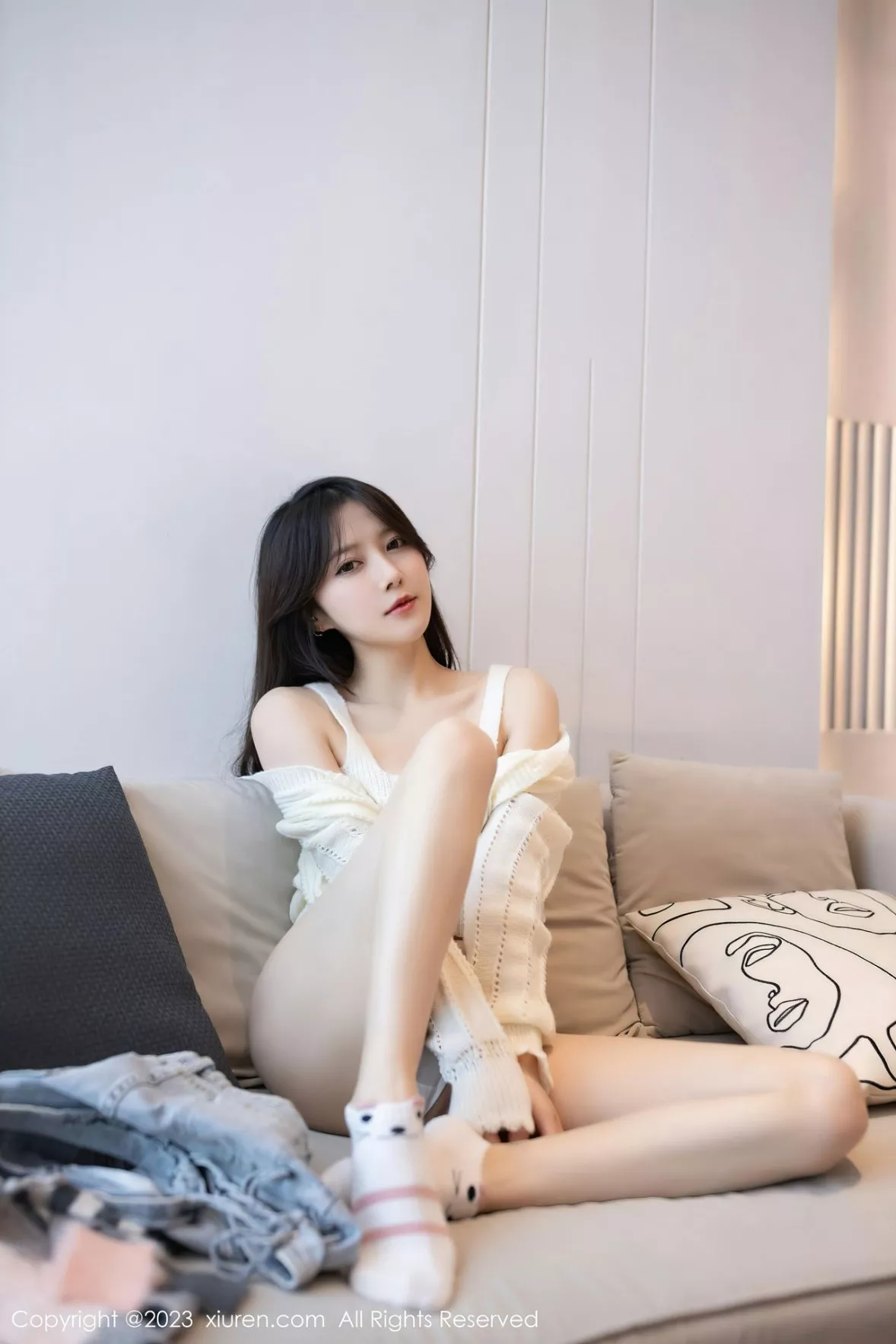 秀人集.com_[XiuRen秀人网]No.6216_模特鱼子酱Fish白上衣配性感牛仔短裤半脱秀完美身材诱惑写真78P