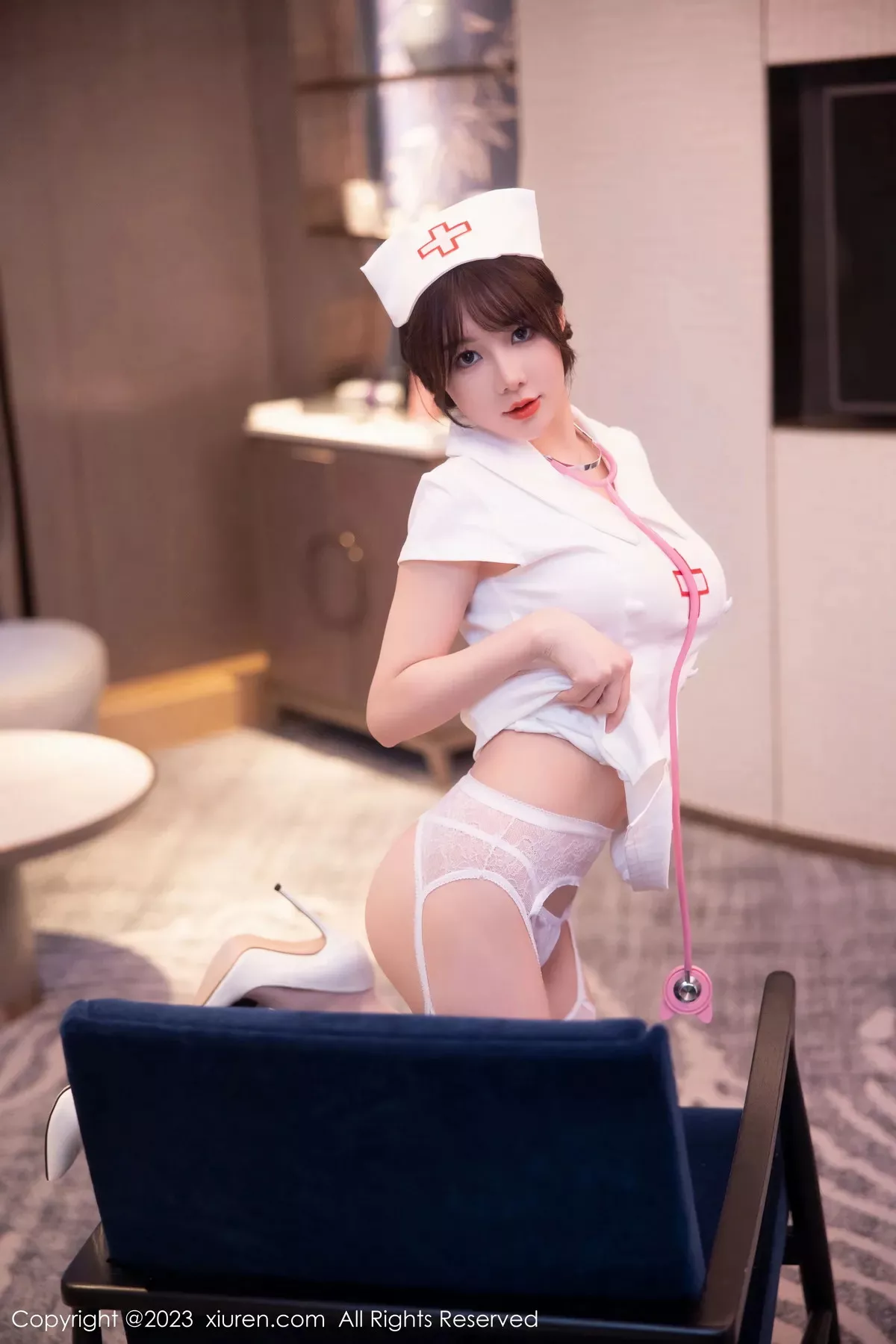 秀人集.com_[XiuRen秀人网]No.6221_模特婠婠么性感白色情趣护士服配白丝吊袜秀曼妙身姿绝美写真81P