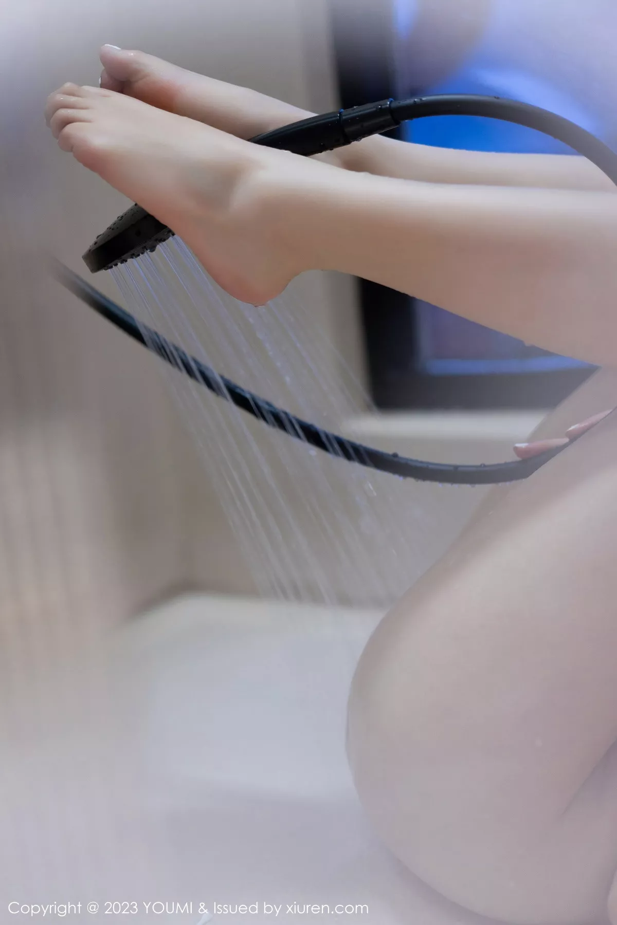 秀人集.com_[YouMi尤蜜荟]Vol.897_女神Carol周妍希泳池性感白色吊带长裙湿身秀完美身材诱惑写真74P