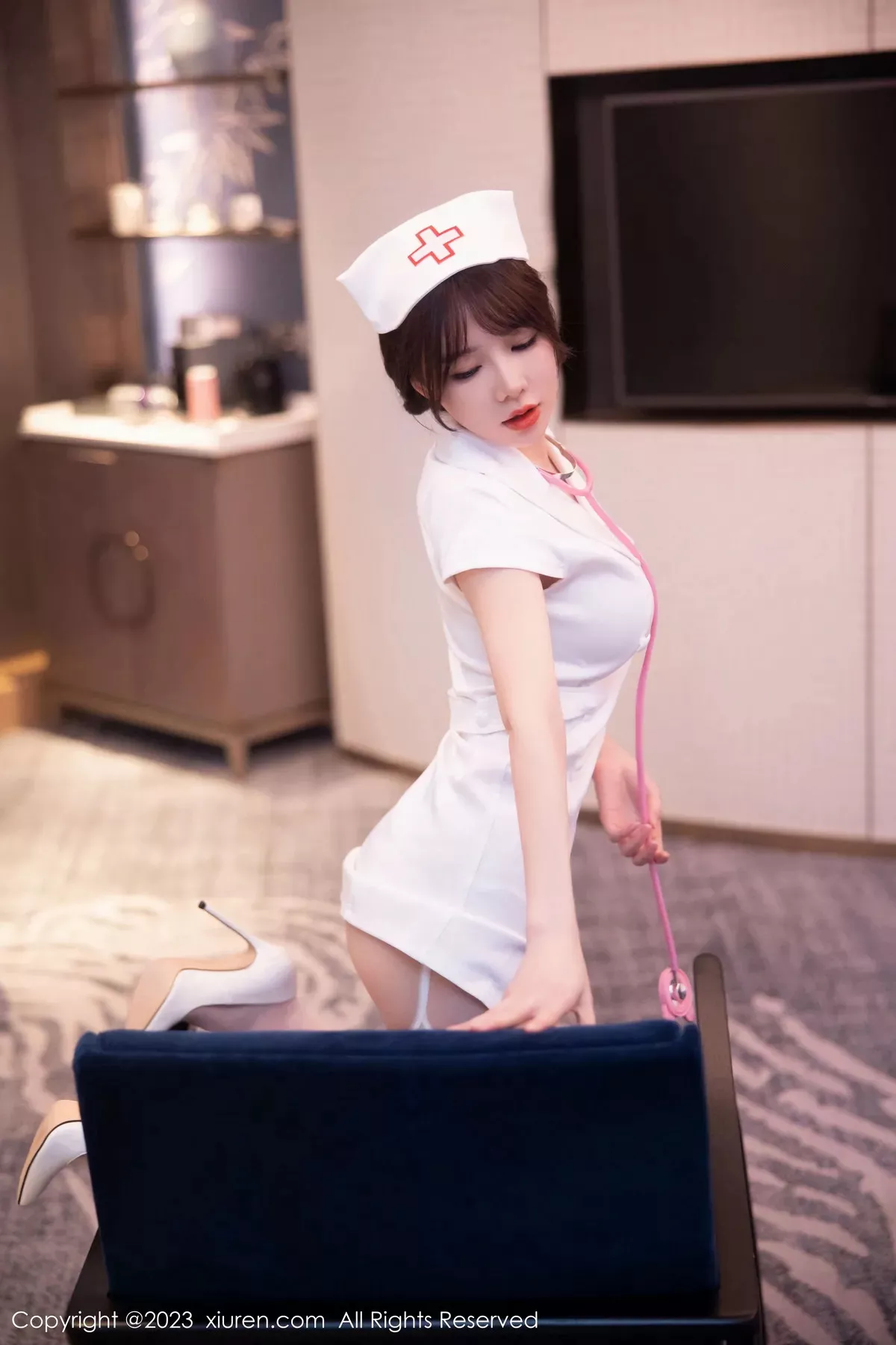 秀人集.com_[XiuRen秀人网]No.6221_模特婠婠么性感白色情趣护士服配白丝吊袜秀曼妙身姿绝美写真81P