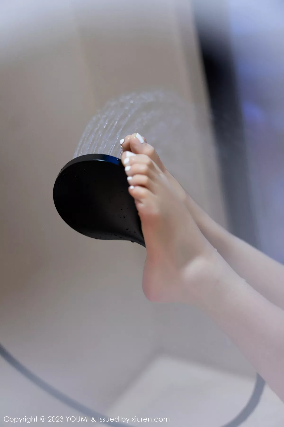 秀人集.com_[YouMi尤蜜荟]Vol.897_女神Carol周妍希泳池性感白色吊带长裙湿身秀完美身材诱惑写真74P